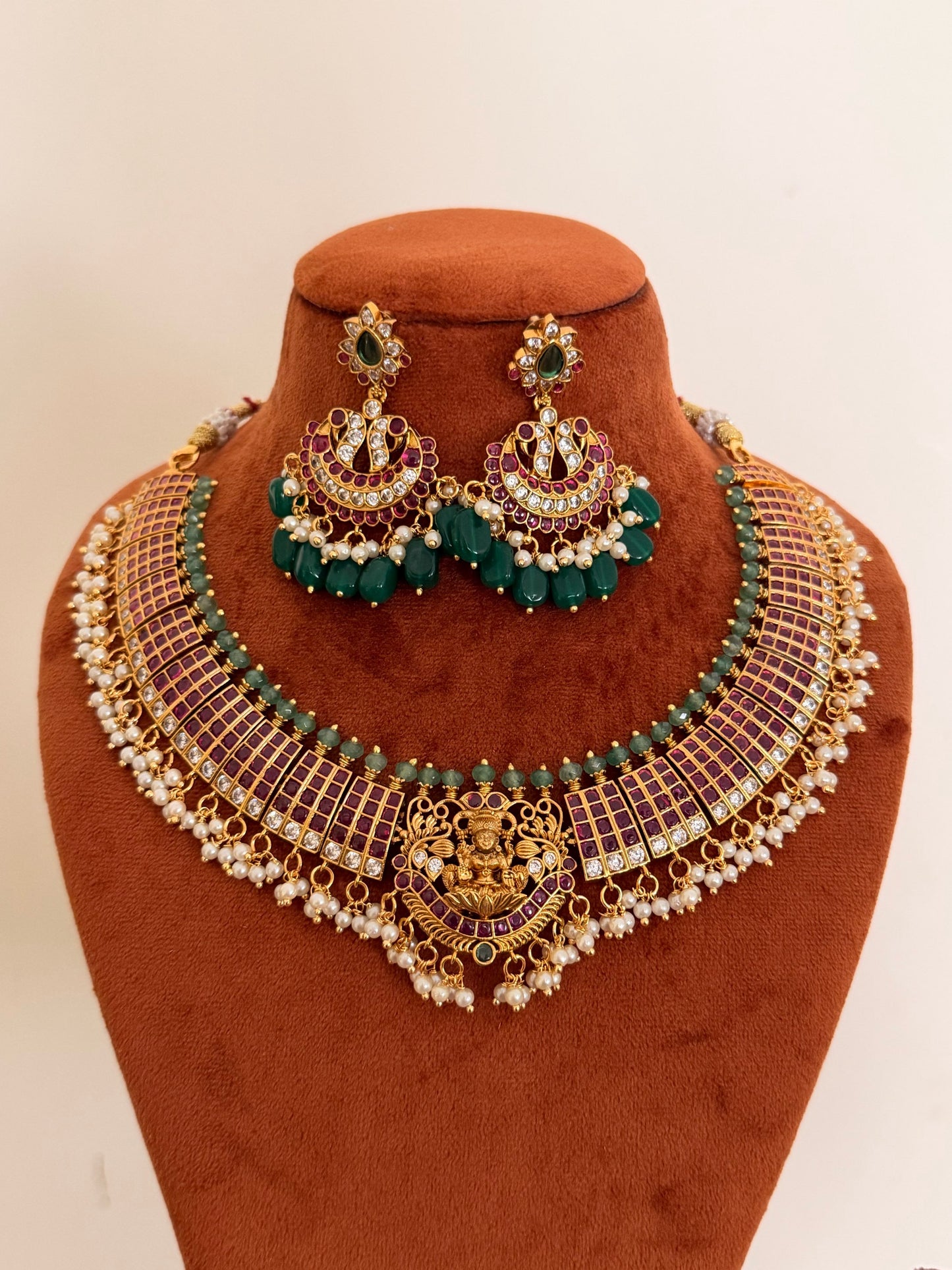 Grand Temple Style Detachable Pendant Necklace Set