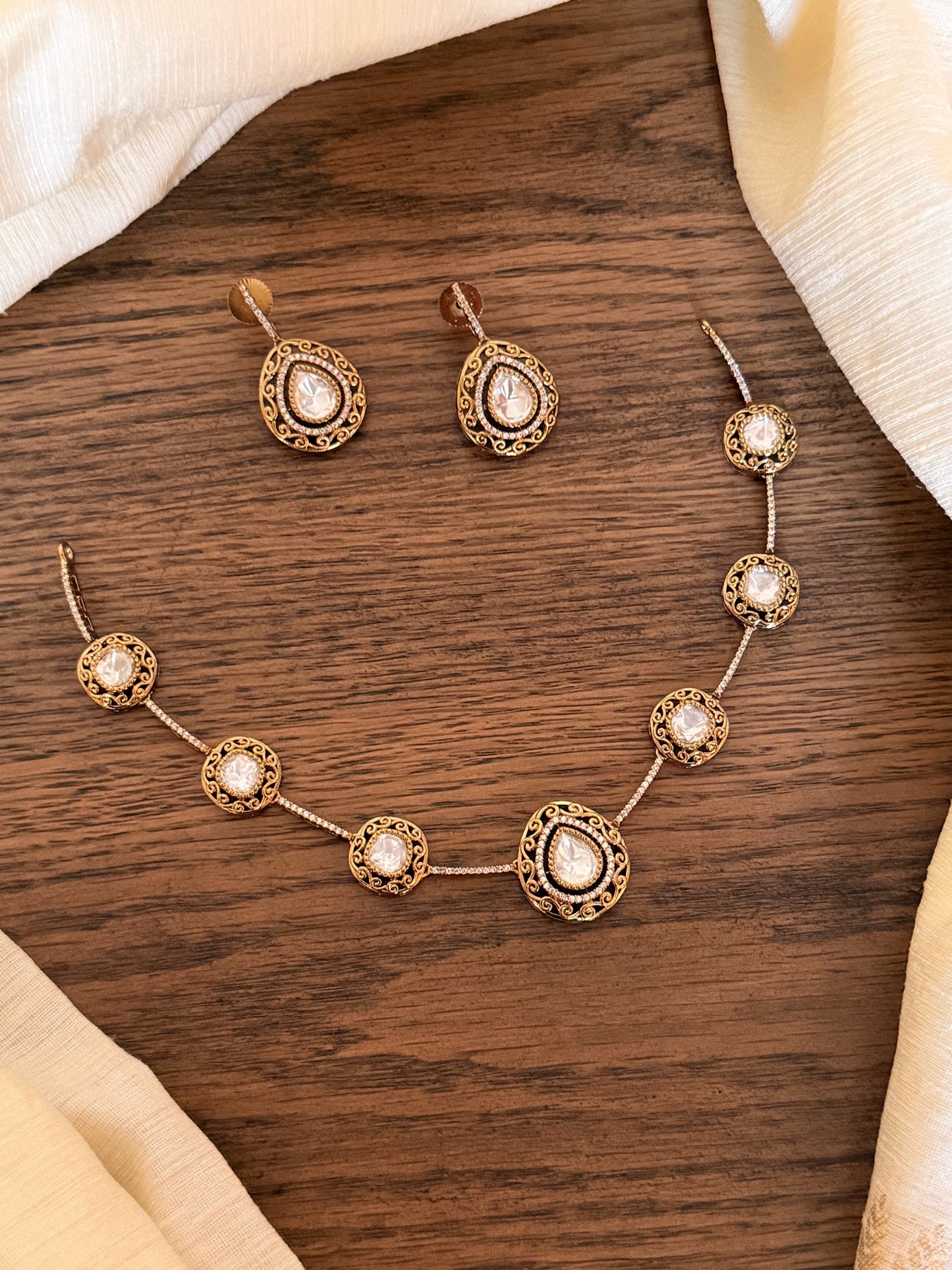 Foil Back Kundan Necklace Set with Matching Earrings
