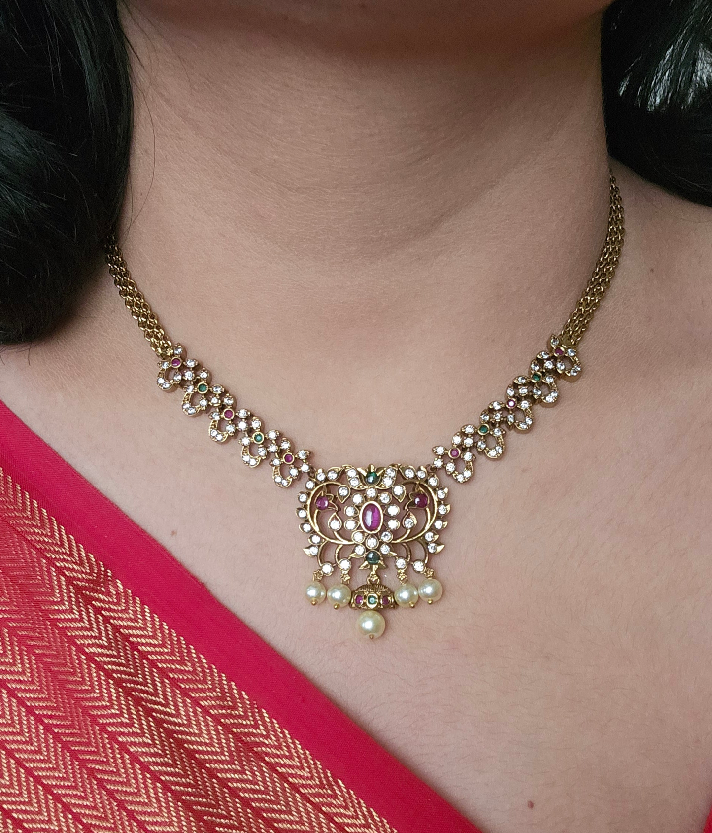 Sleek Victorian Flower Motif Necklace Set – Lightweight Elegance