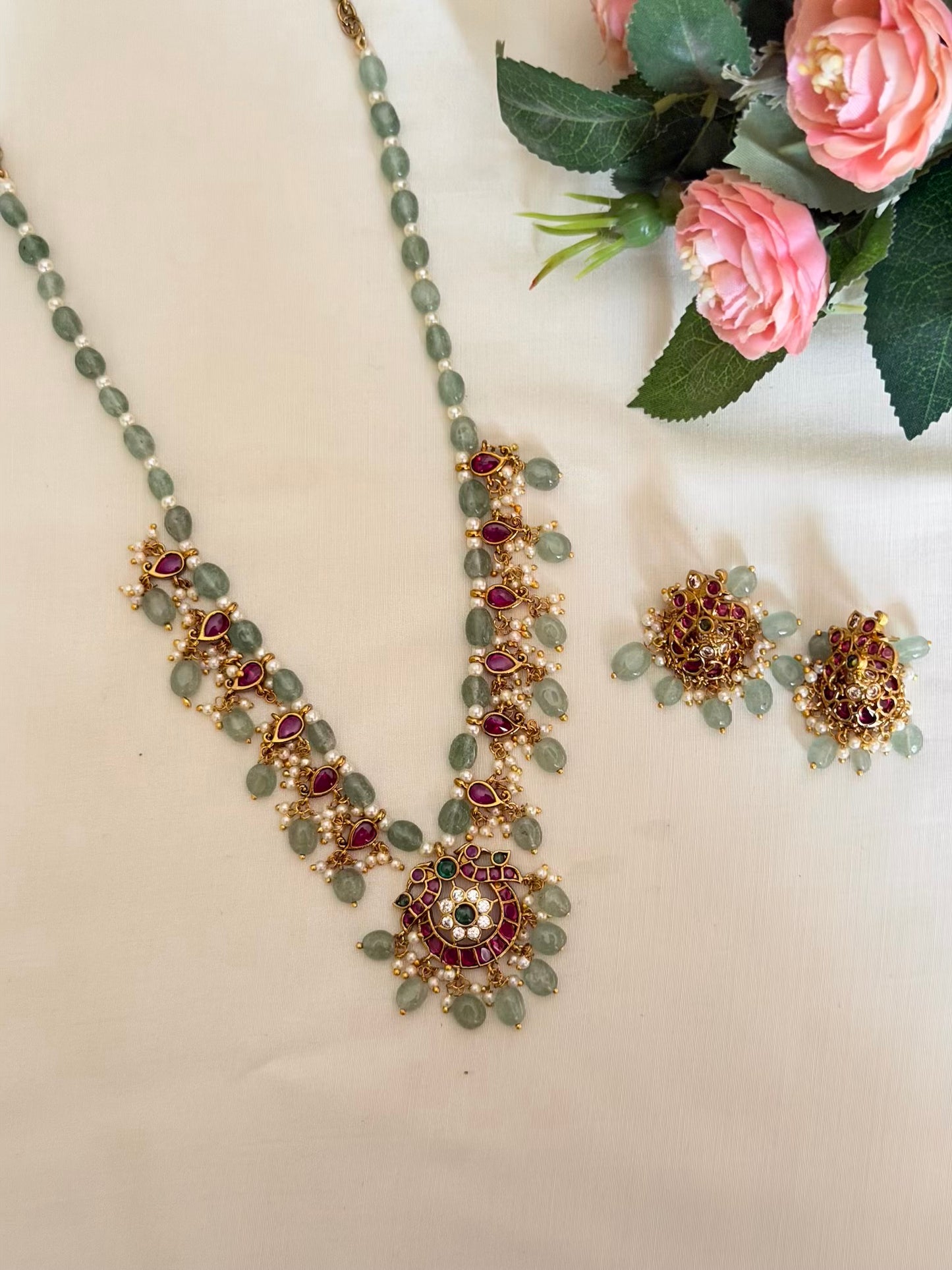 Kemp stone beaded necklace set
