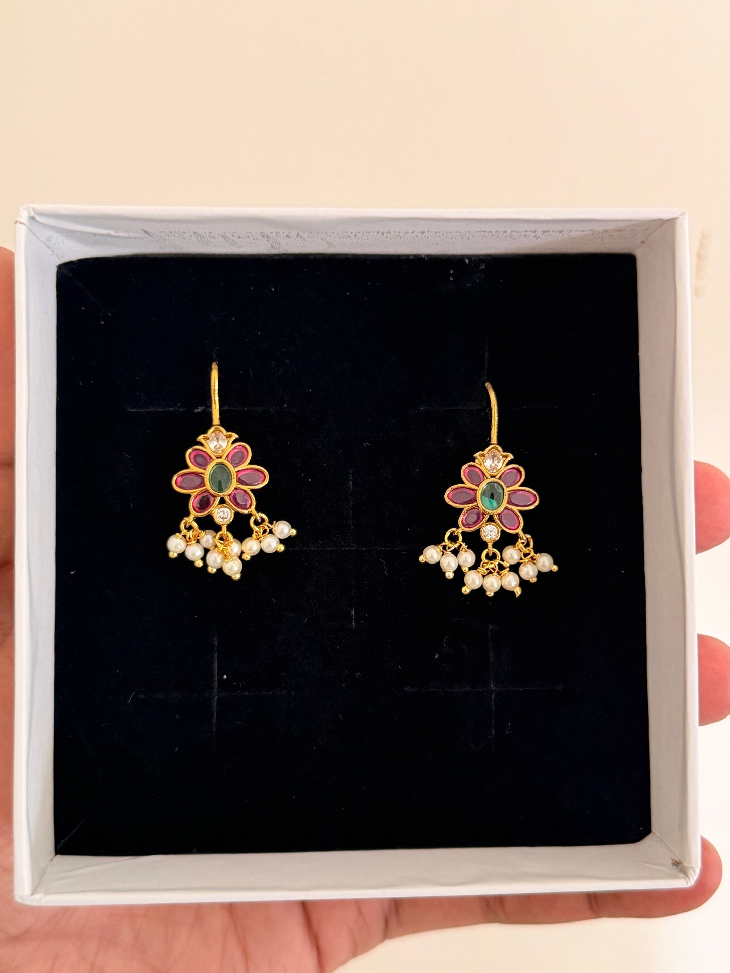 2-in-1 Kemp Stone Bugadi & Hook Earrings with Pearls