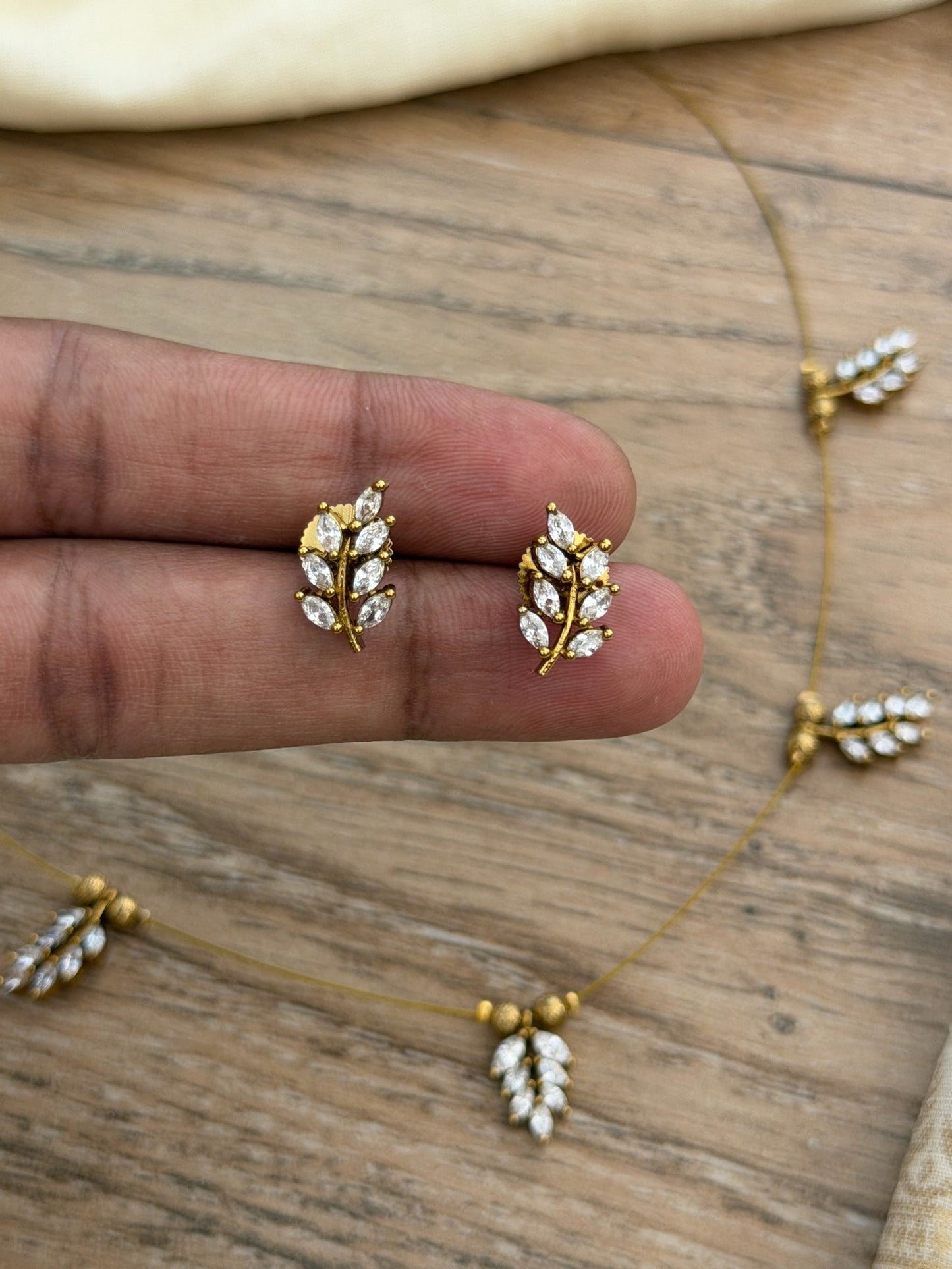 Floating Leaf Invisible Necklace Set | Minimalist CZ Jewelry
