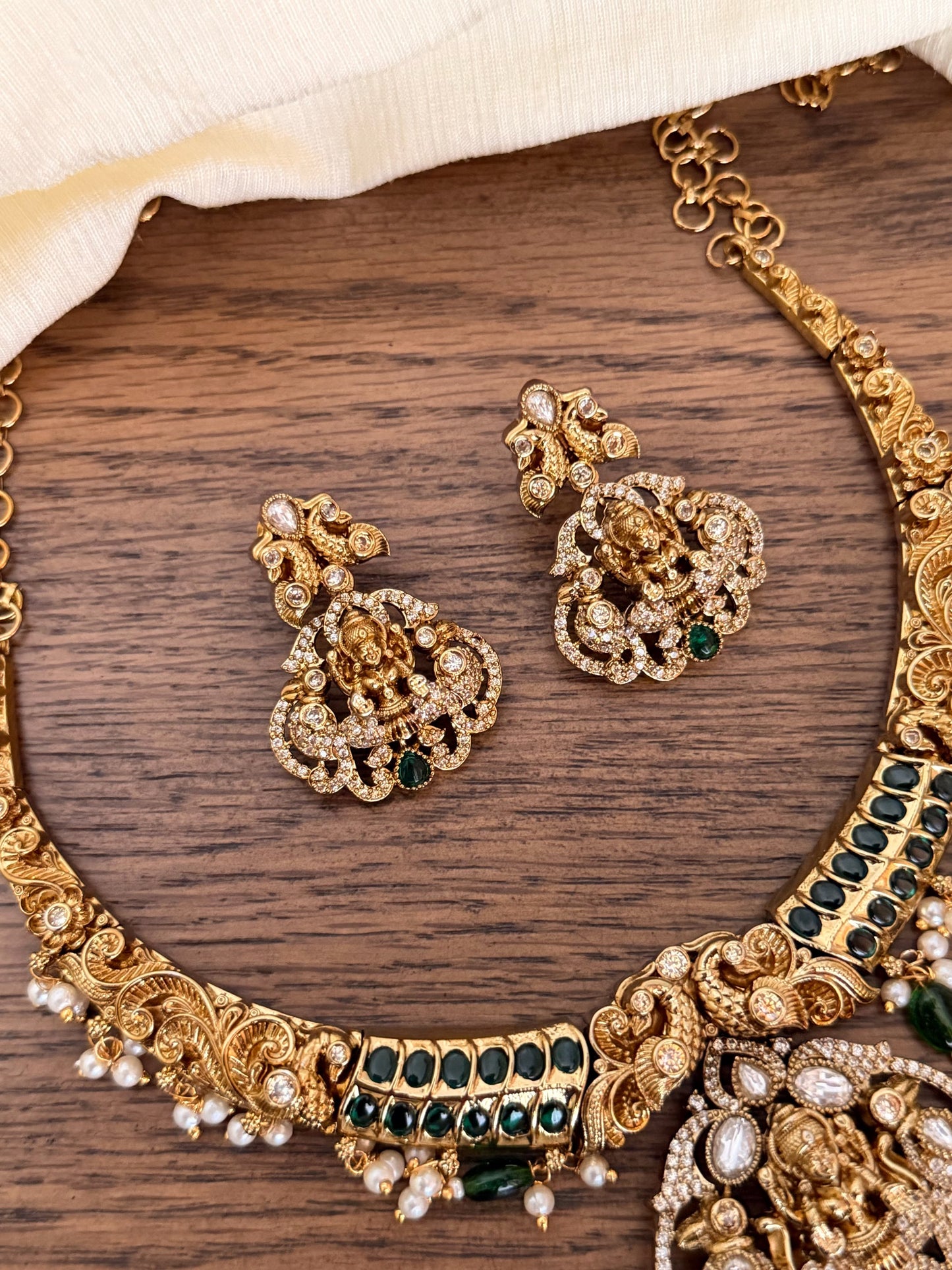 Lakshmi Kanti Necklace with Emerald Accents & Pearl Clusters