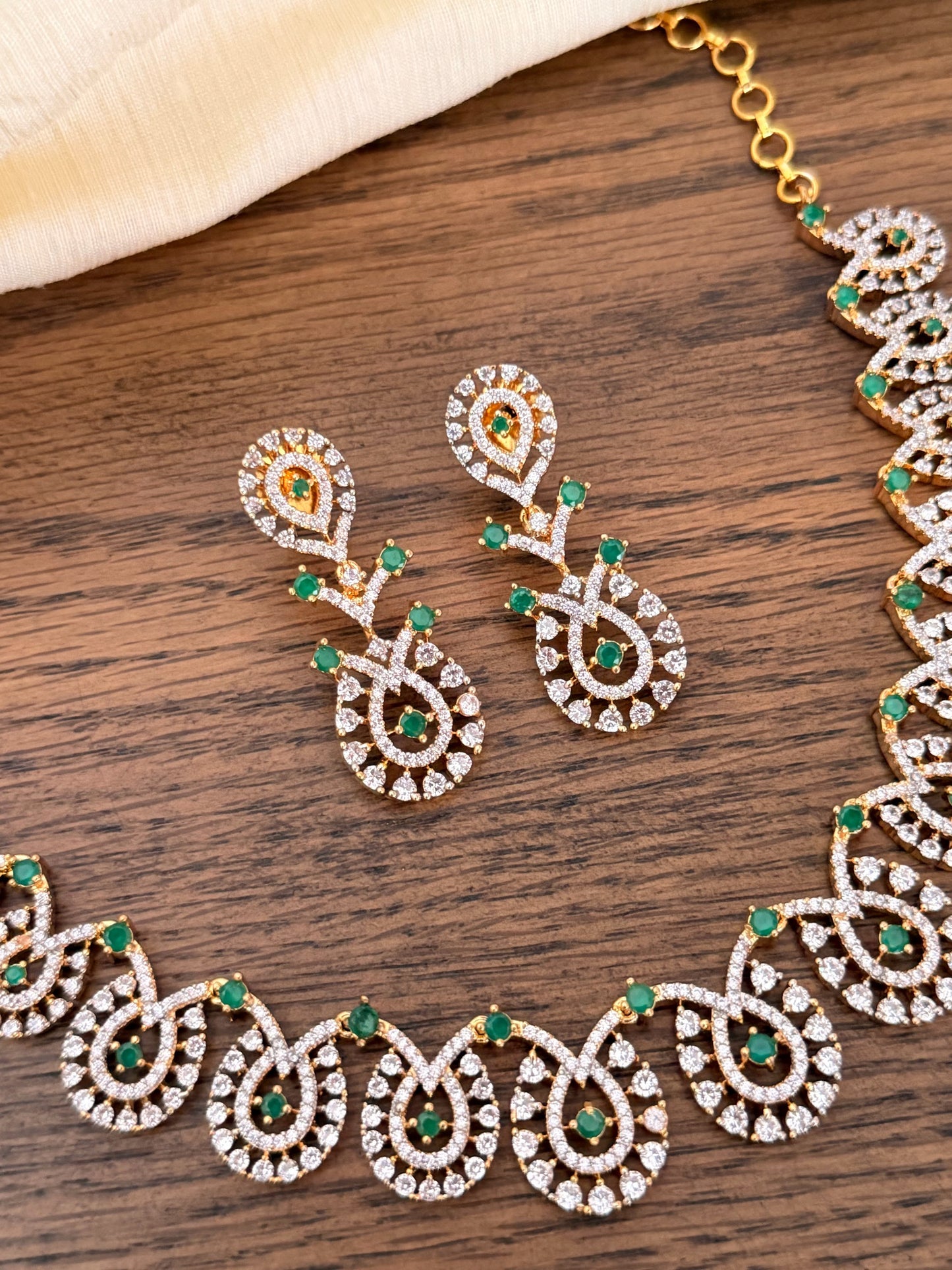 Emerald & Diamond-Replica Teardrop Choker Set in Silver/Gold Finish