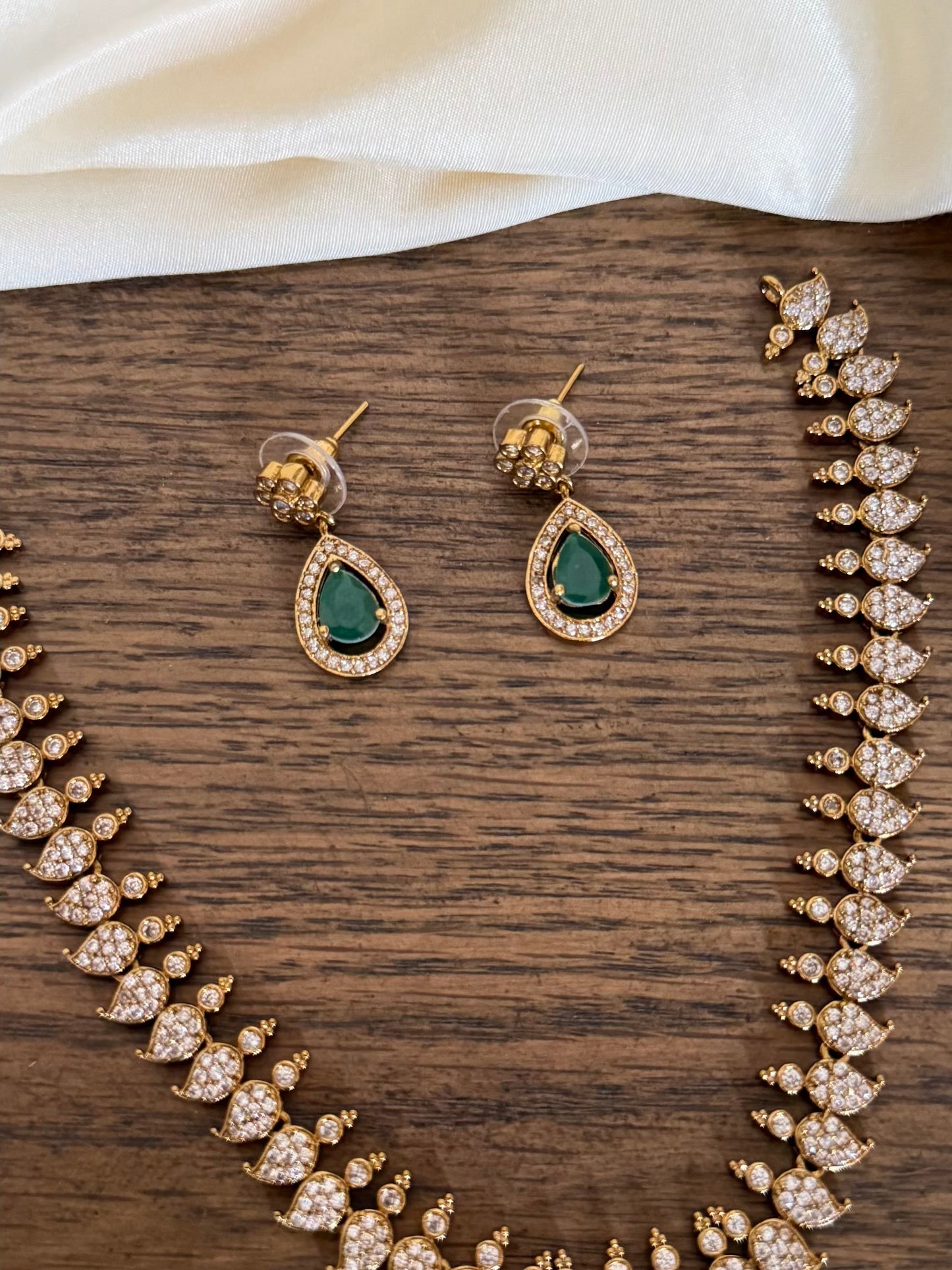 AD drop mango leaf motif necklace set