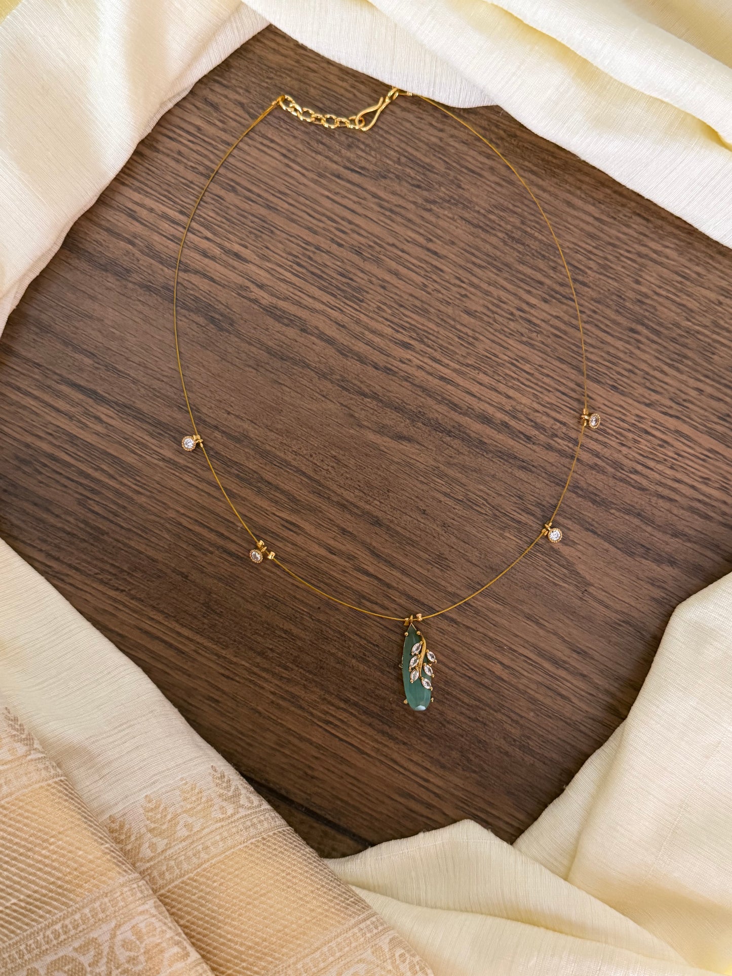 Dainty Floating Star Invisible Choker