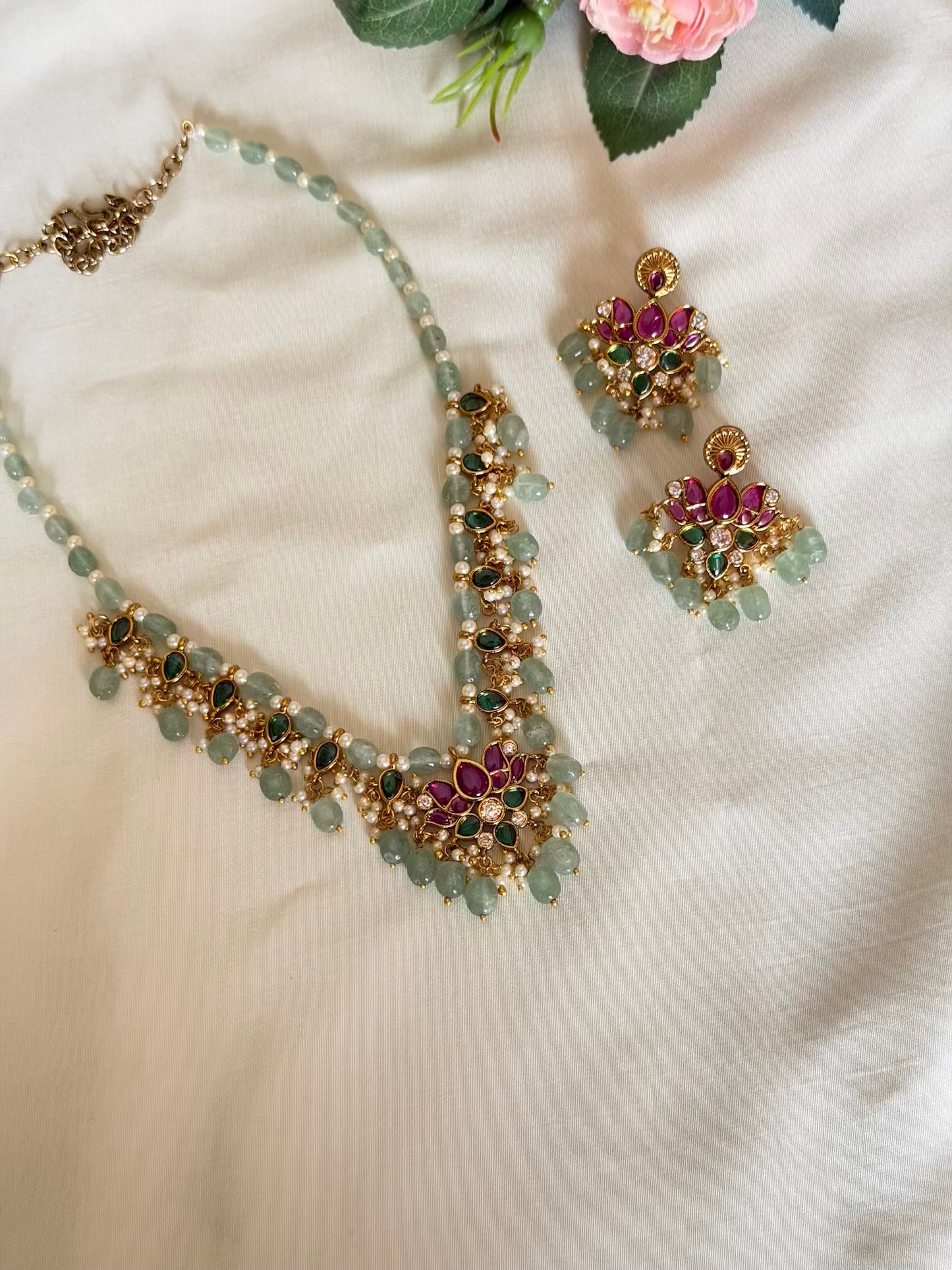 Lotus Kemp stone beaded necklace set