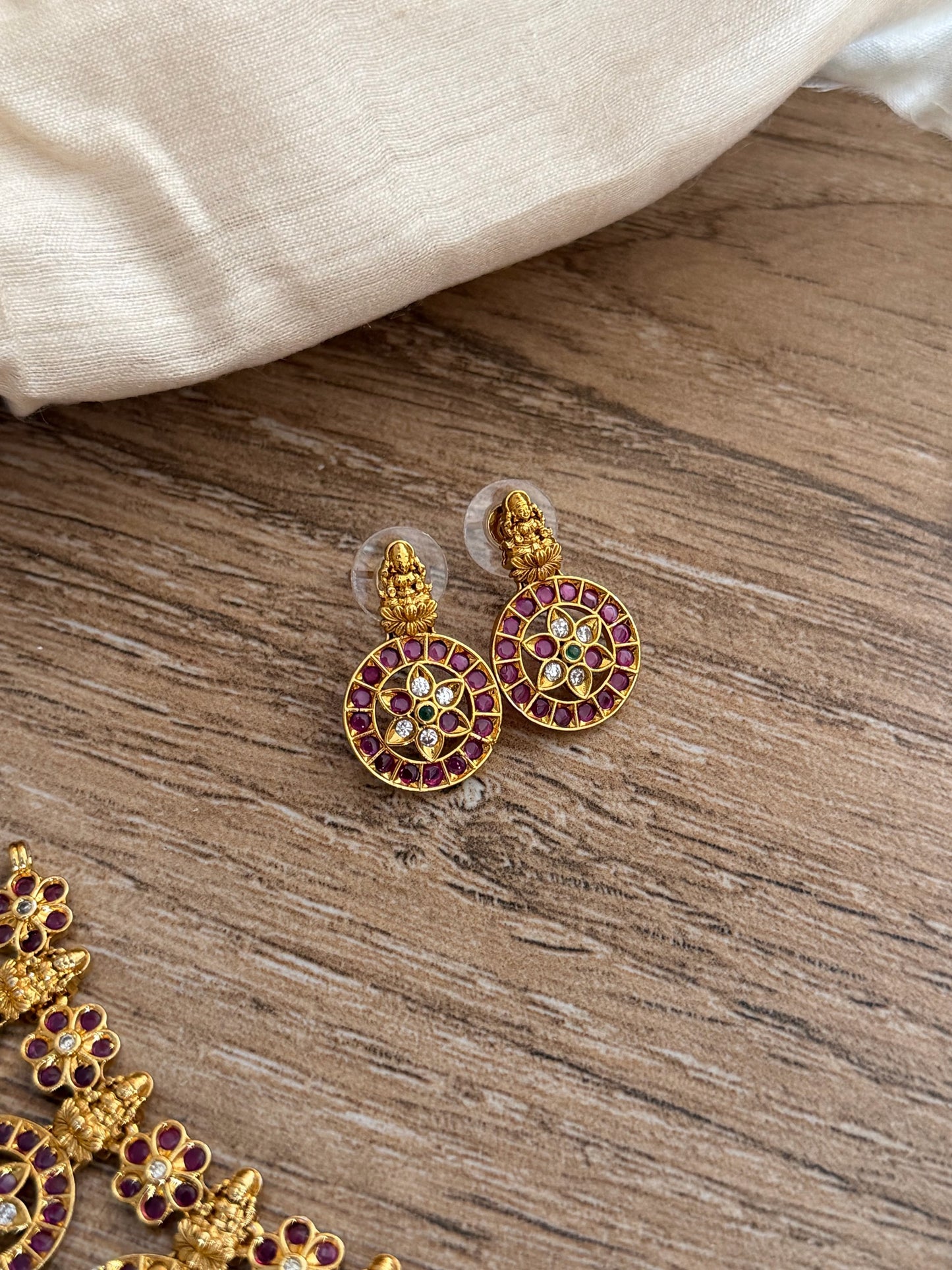 Divine Floral Lakshmi Coin Kemp Necklace Set
