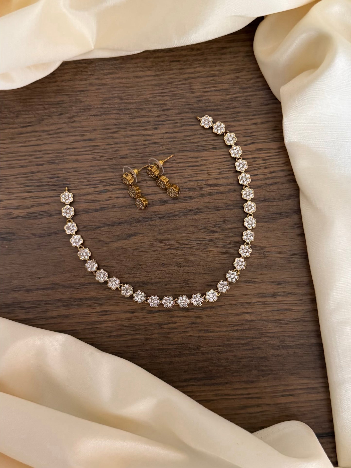 Floral line necklace set