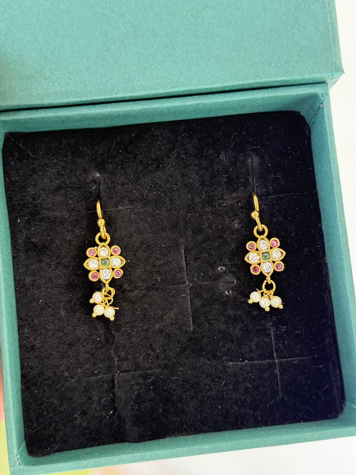 Kemp Stone Floral Bugadi with Hook & Pearls