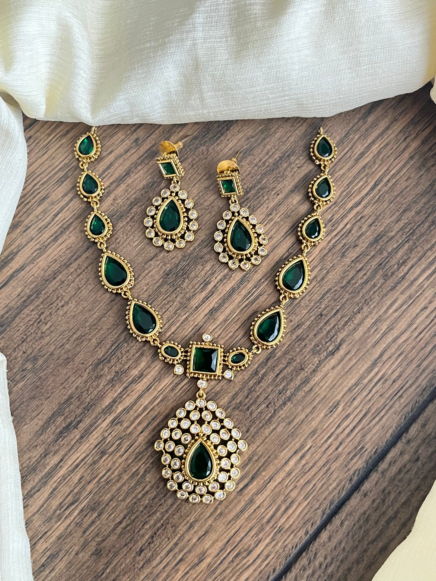 Jyothika Inspired Emerald Green Necklace – Elegant Short Set for Sarees – Budget Wedding Look