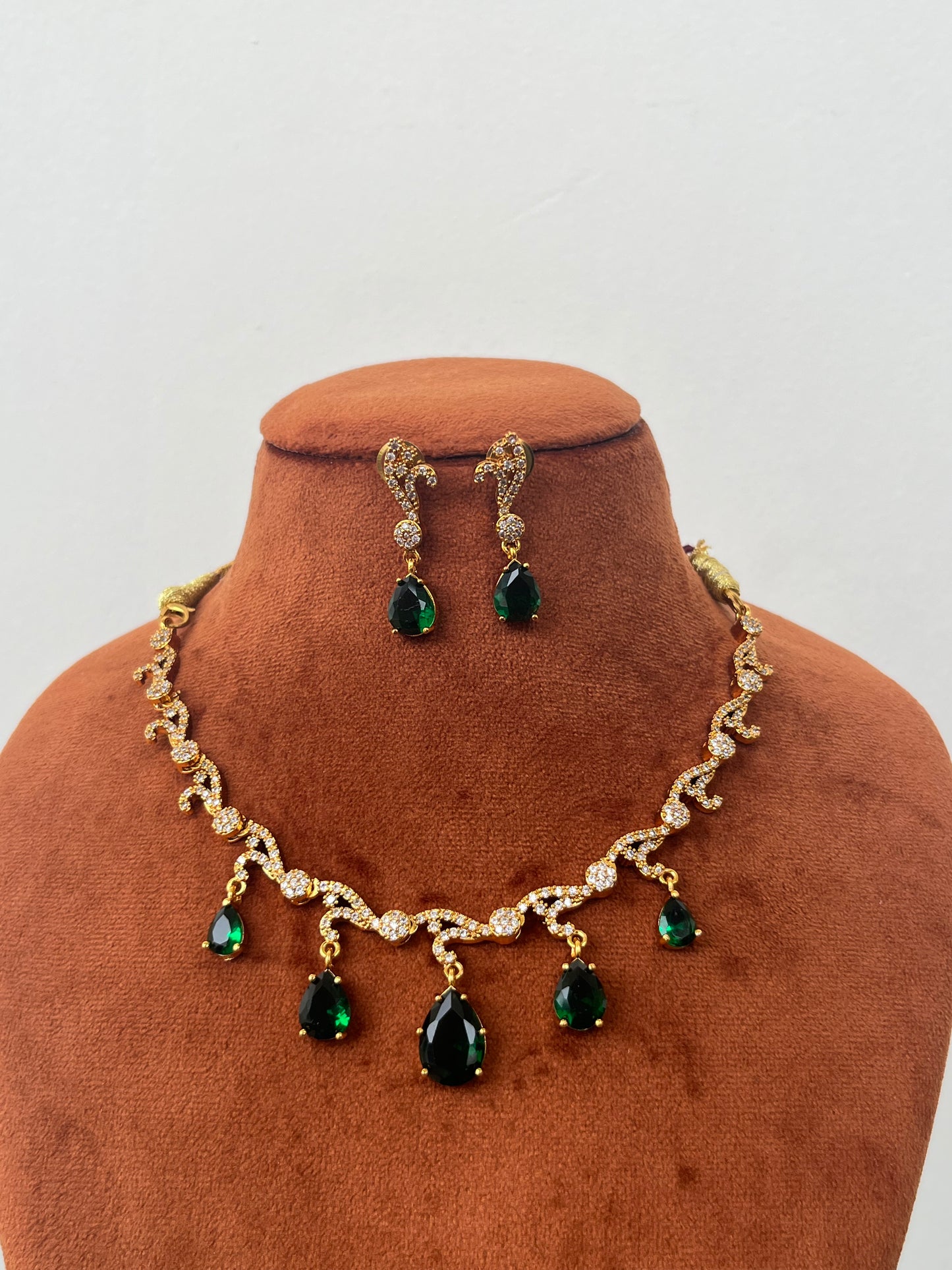 Sleek AD Drop Necklace – Emerald Green / Pastel Pink – Budget Party Set 9