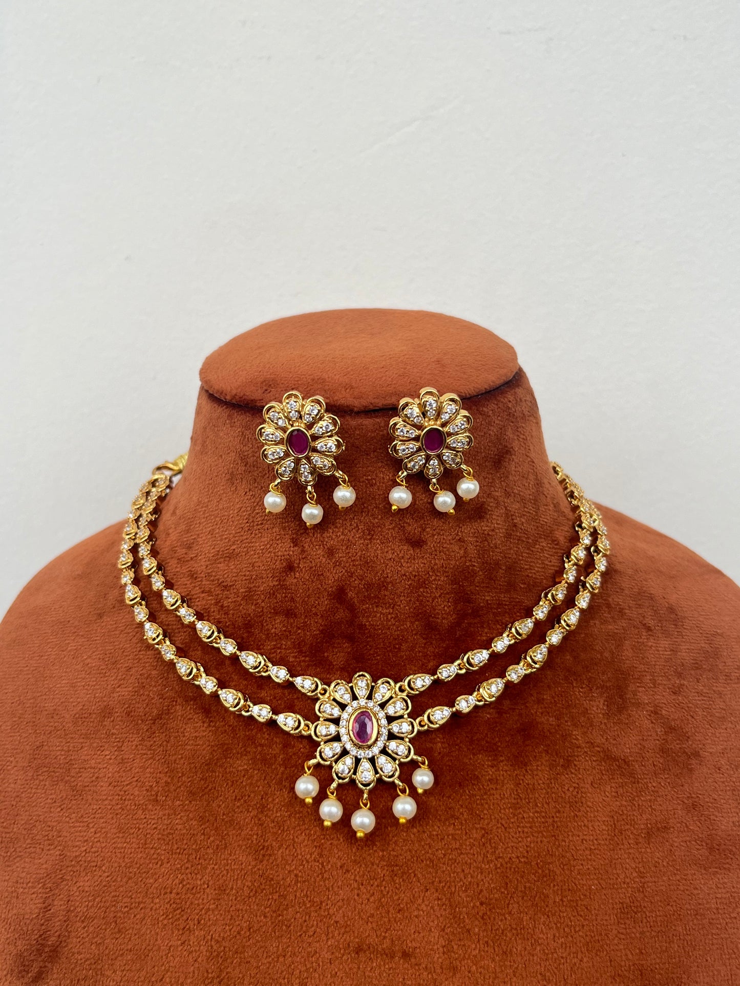 Double Layer Traditional Necklace – Floral Pendant – Ruby / Green – With Earrings