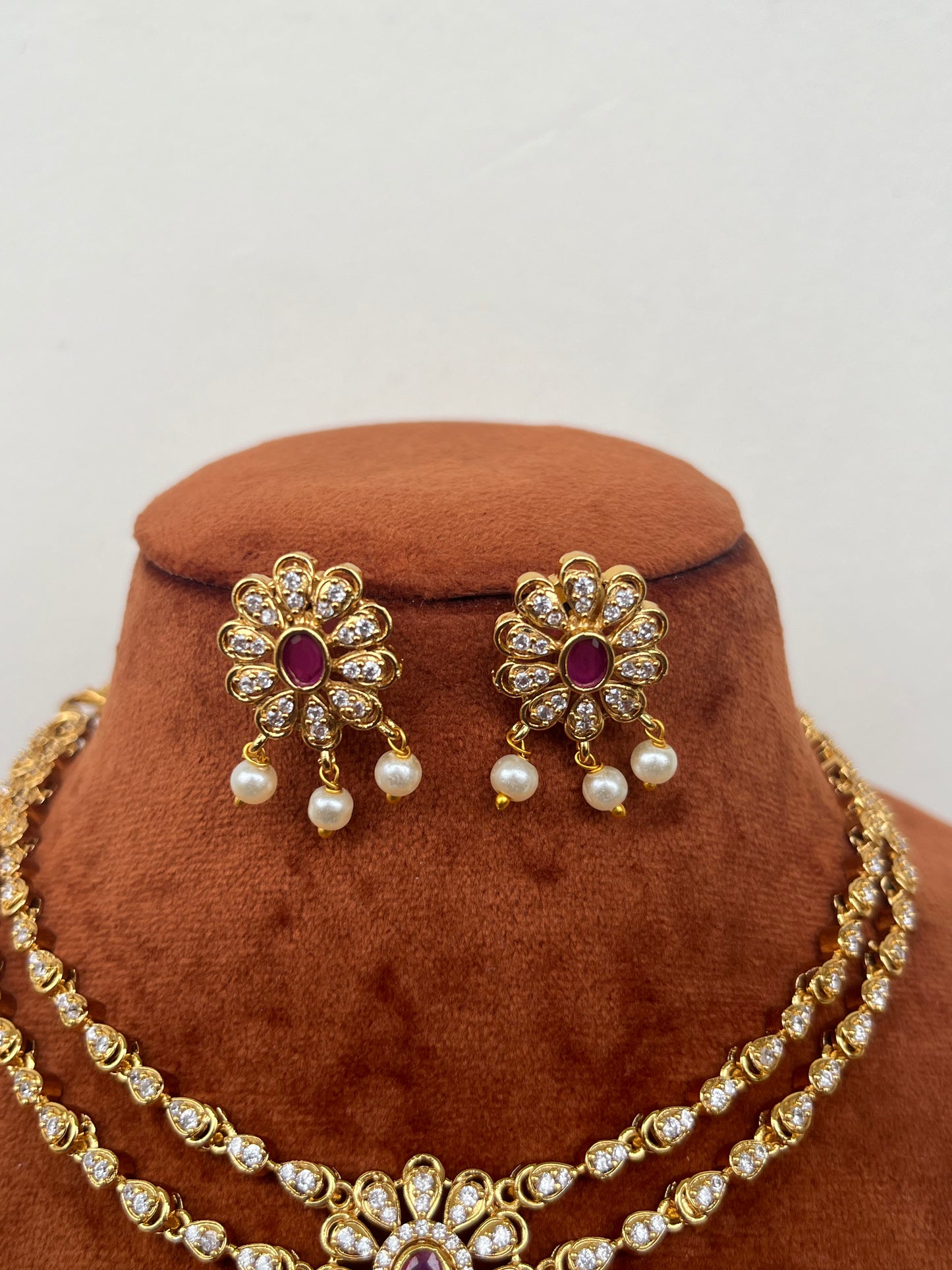 Double Layer Traditional Necklace – Floral Pendant – Ruby / Green – With Earrings