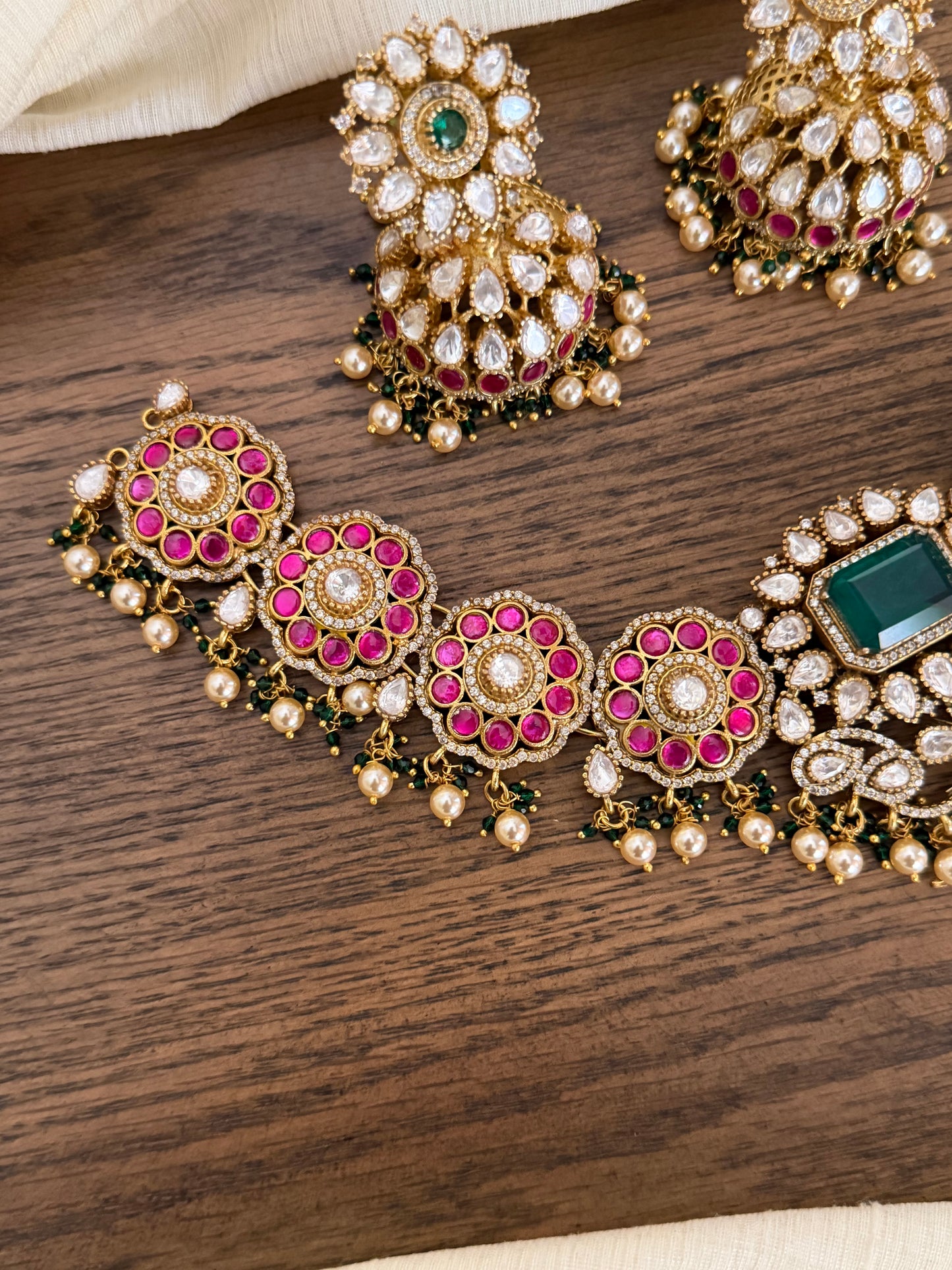Emerald Solitaire Kundan Floral Choker