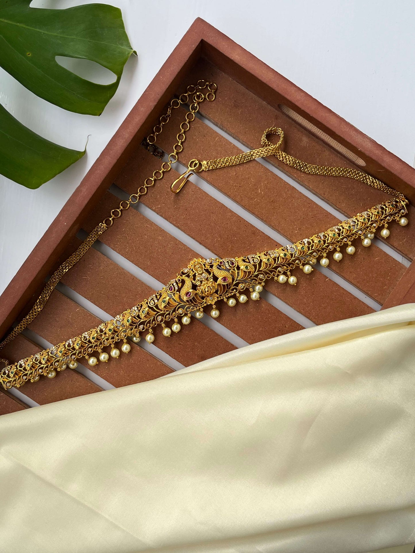 Lakshmi Devi Peacock Motif Hipbelt – Gold Polish