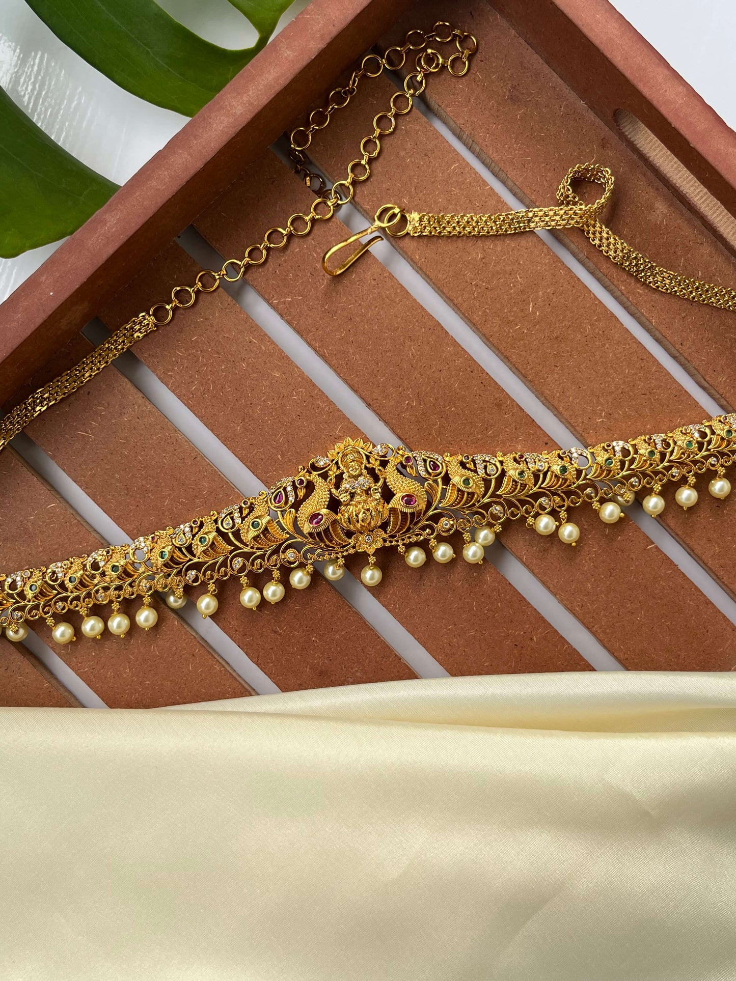Lakshmi Devi Peacock Motif Hipbelt – Gold Polish