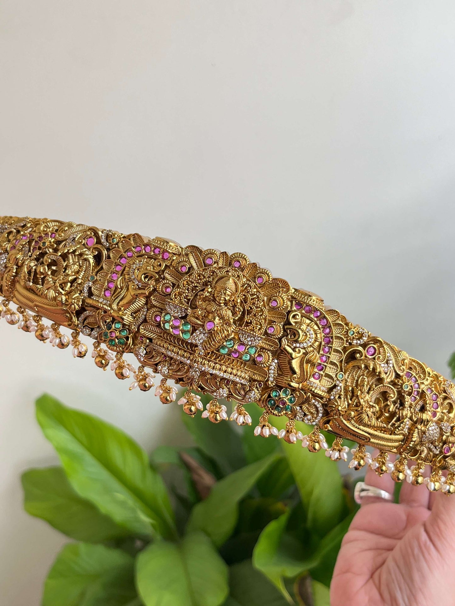 Kemp Stone Lakshmi Devi Heavy Bridal Vaddanam – Vishnu & Lakshmi Idol Detailing