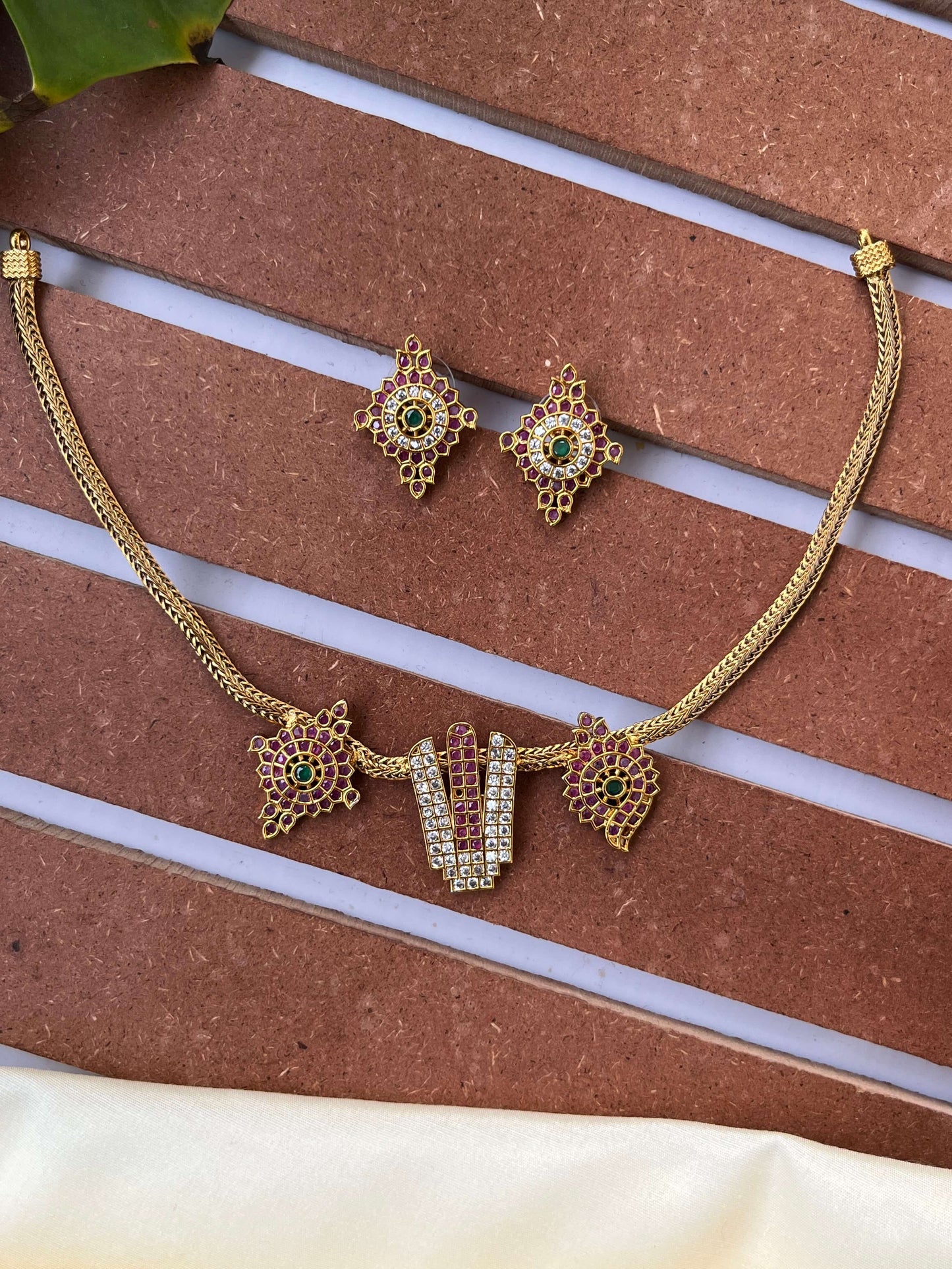 Traditional Thirunamam Pendant Necklace with Matching Studs
