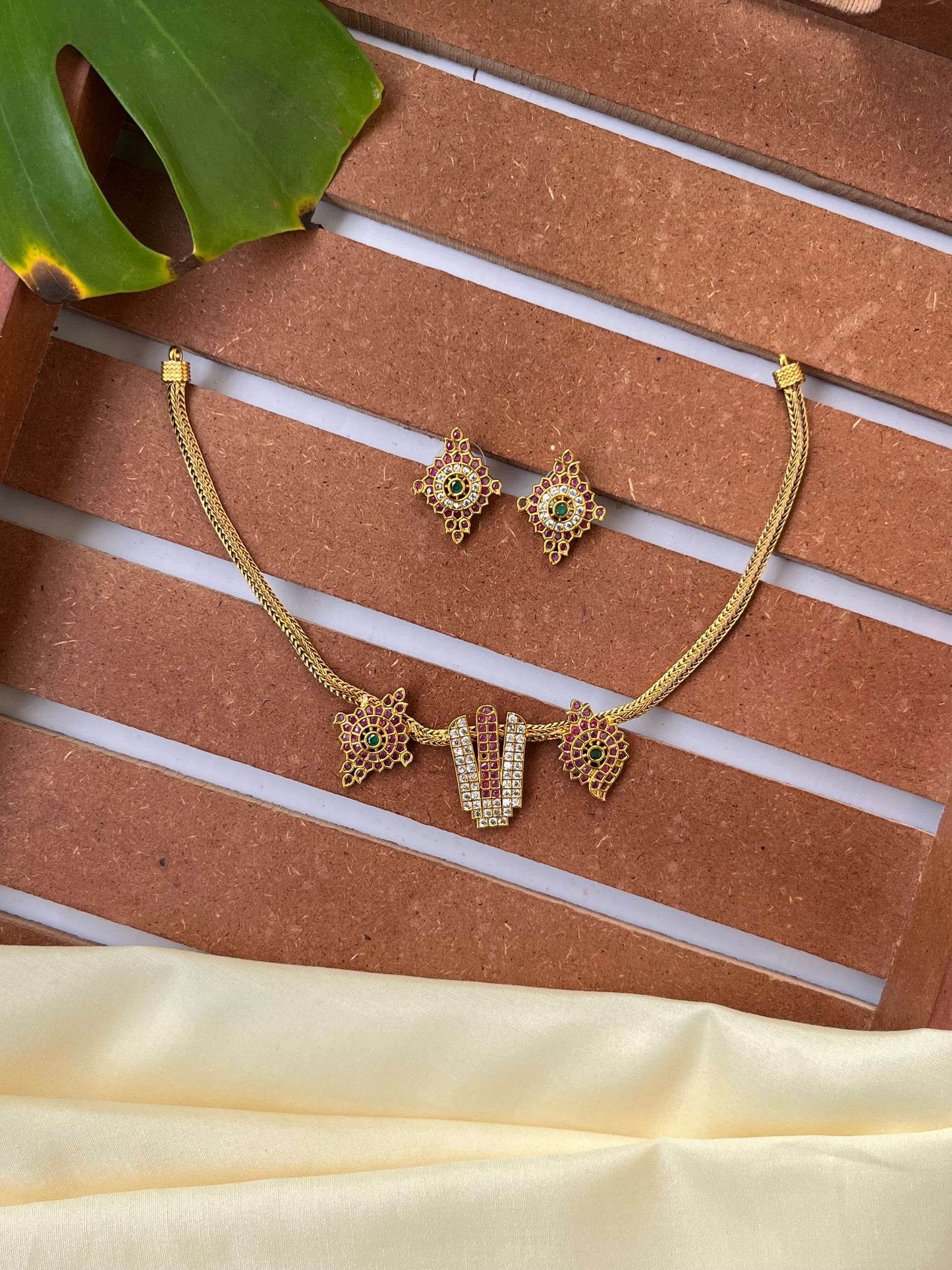 Traditional Thirunamam Pendant Necklace with Matching Studs