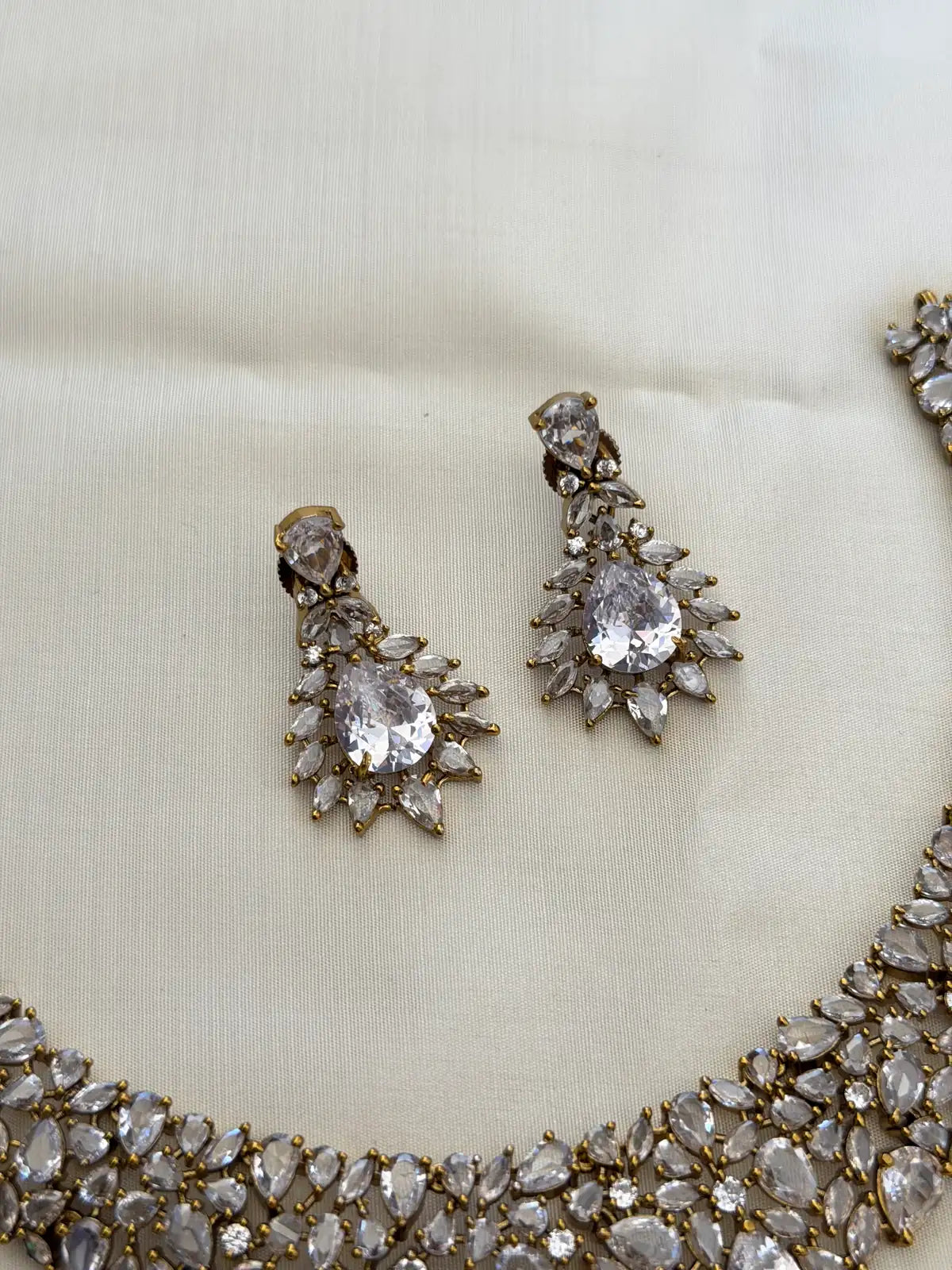 Diamond Look Alike Necklace Set