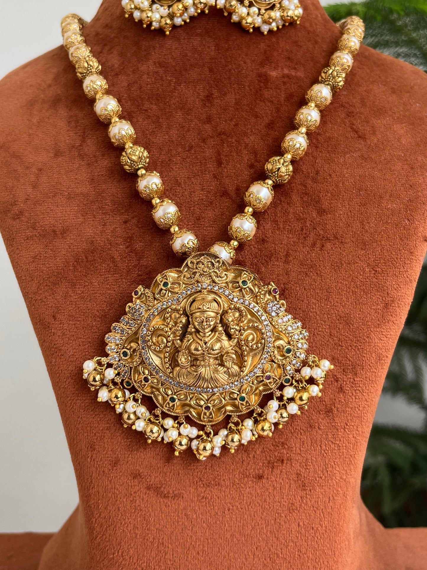 Lakshmi Devi Haram with Pearls & Detachable Pendant – Comes with Earrings