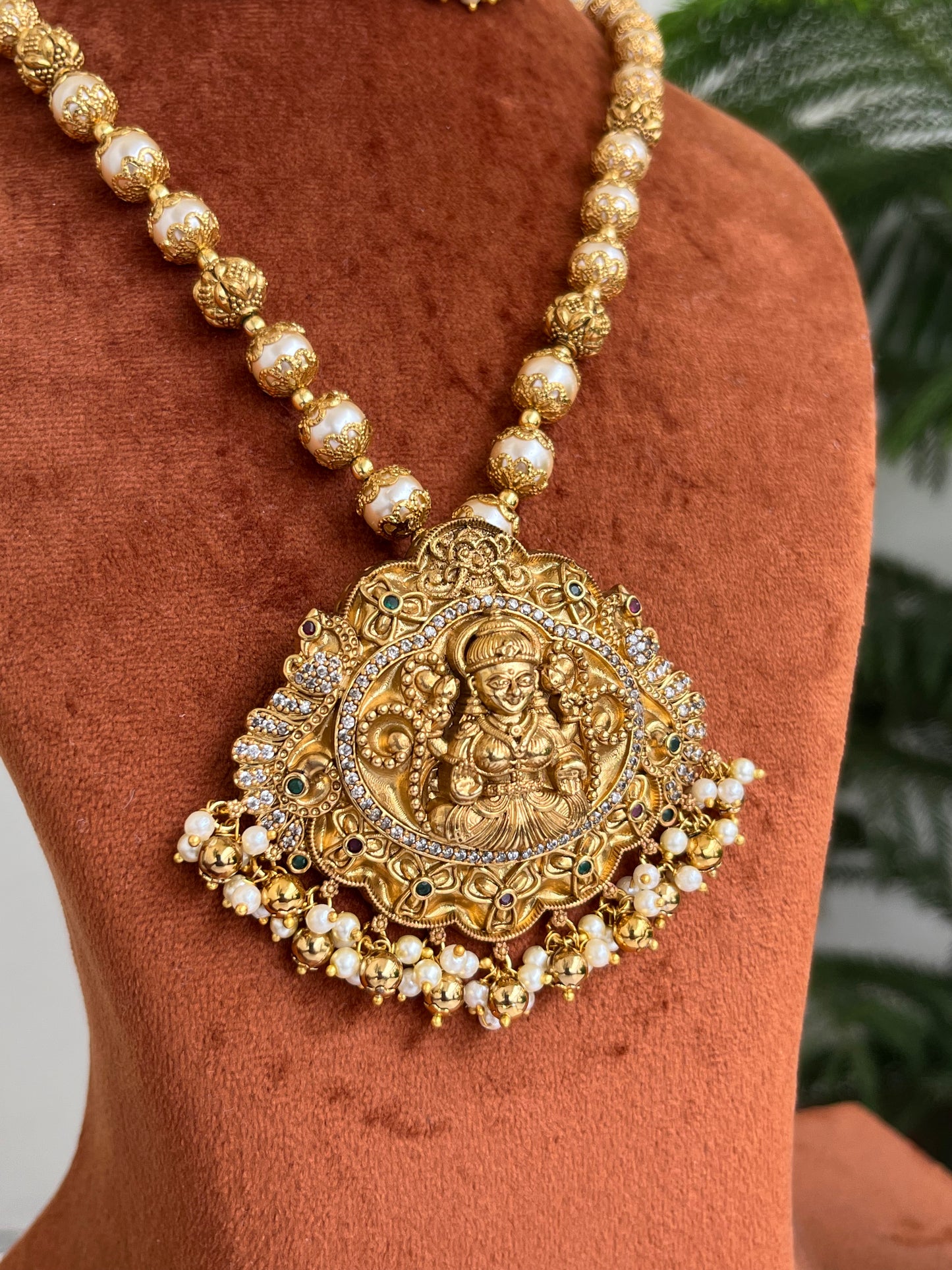 Lakshmi Devi Haram with Pearls & Detachable Pendant – Comes with Earrings