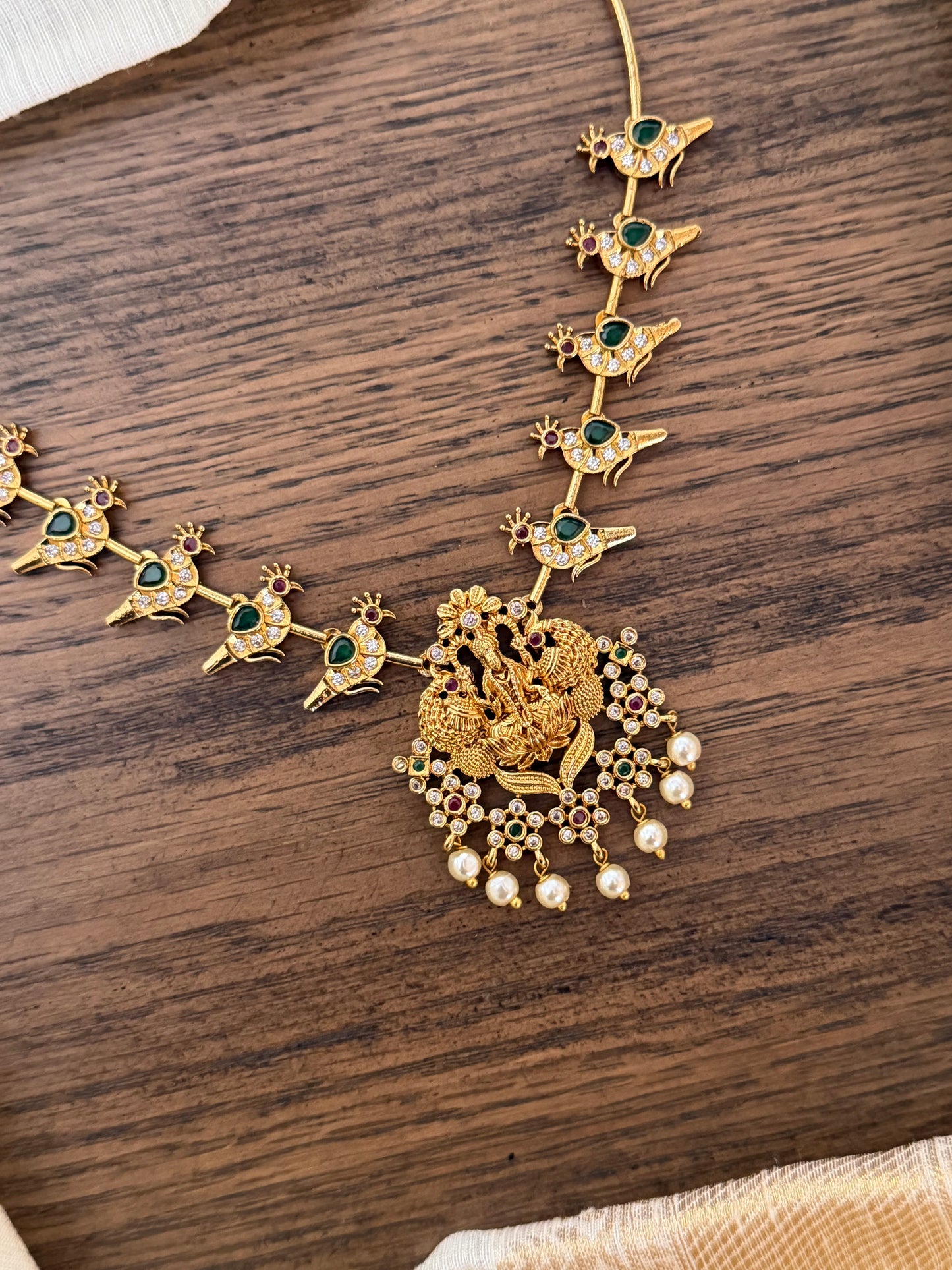 Flexible Lakshmi Devi Kanti Necklace Set