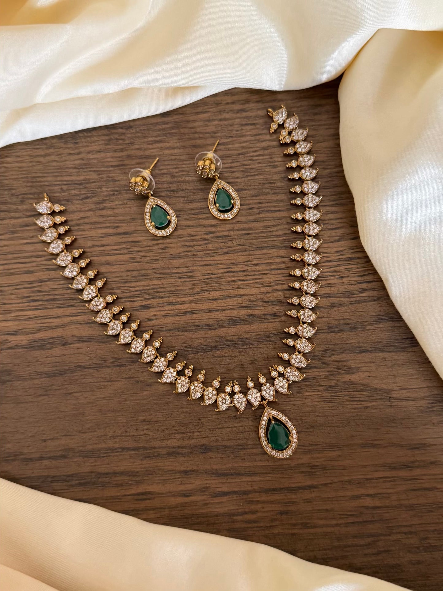 AD drop mango leaf motif necklace set