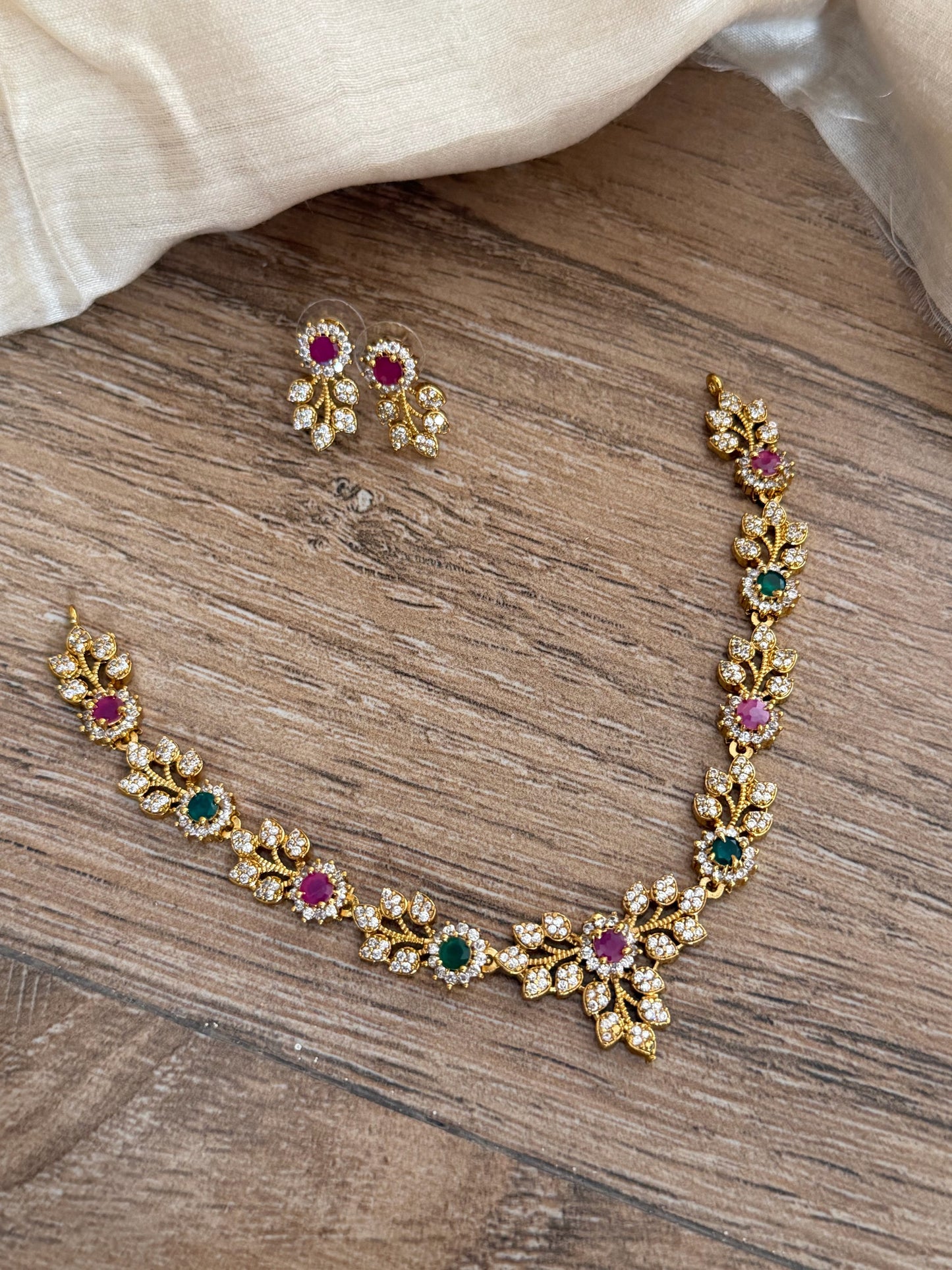 Delicate Floral Leaf Multi-Stone Traditional Set