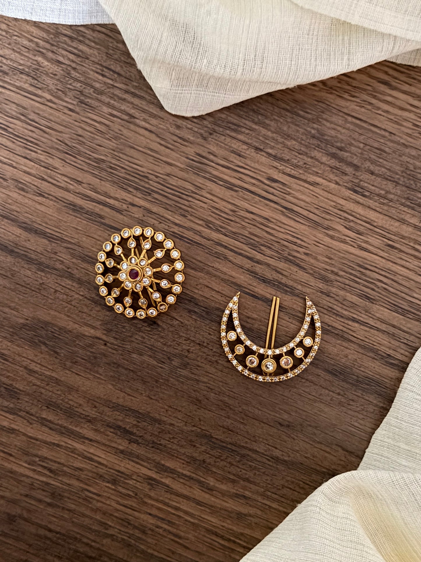 Minimal surya chandra hair accessory