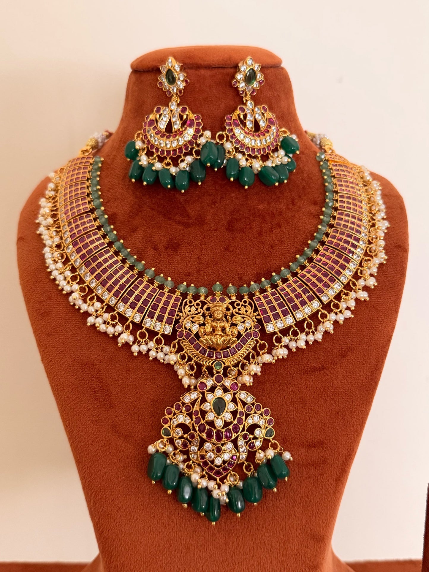 Grand Temple Style Detachable Pendant Necklace Set