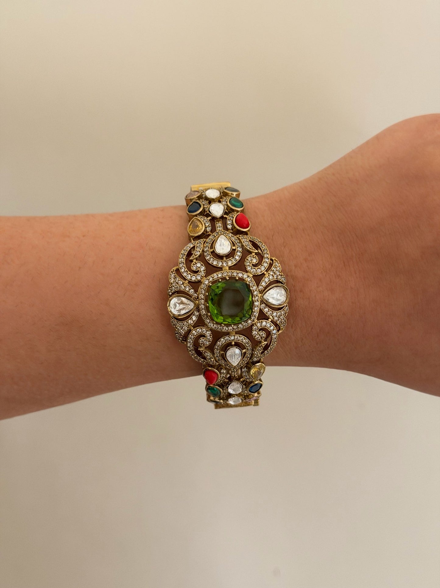 Openable Kundan Stone Kada with Green Centre & CZ Detailing