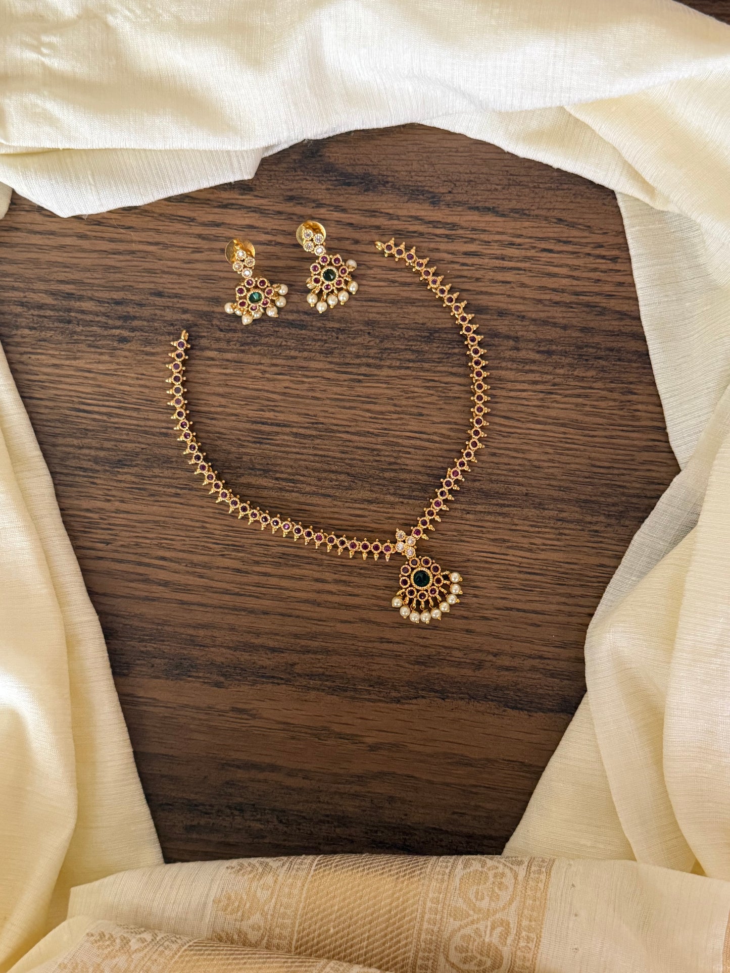 Minimalist Antique Gold Kemp Stone Choker Necklace Set with Pearl Drops