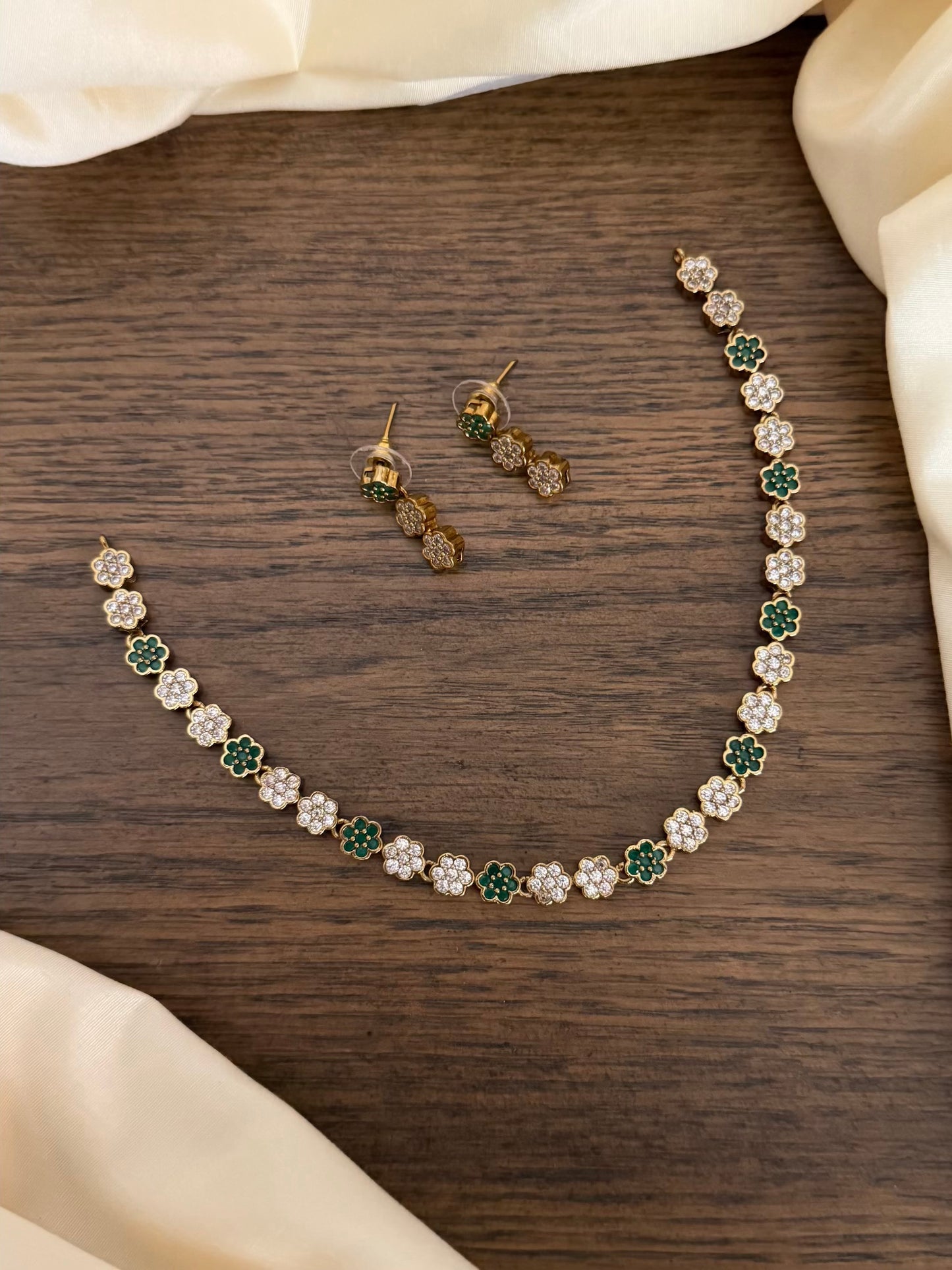 Floral line necklace set
