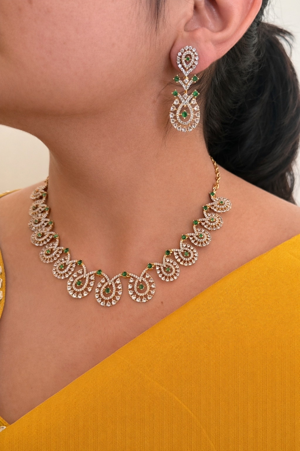 Emerald & Diamond-Replica Teardrop Choker Set in Silver/Gold Finish