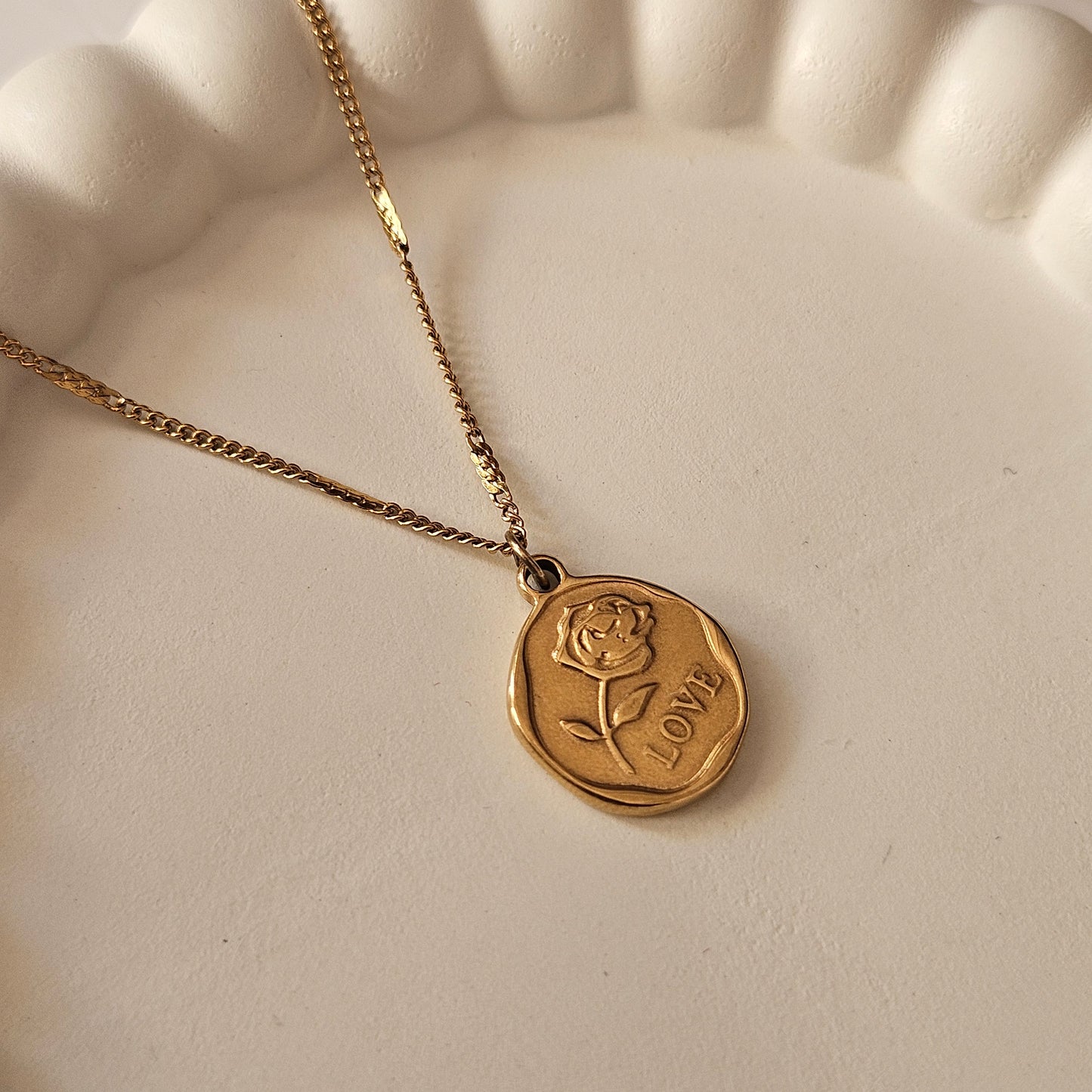 Evie Necklace