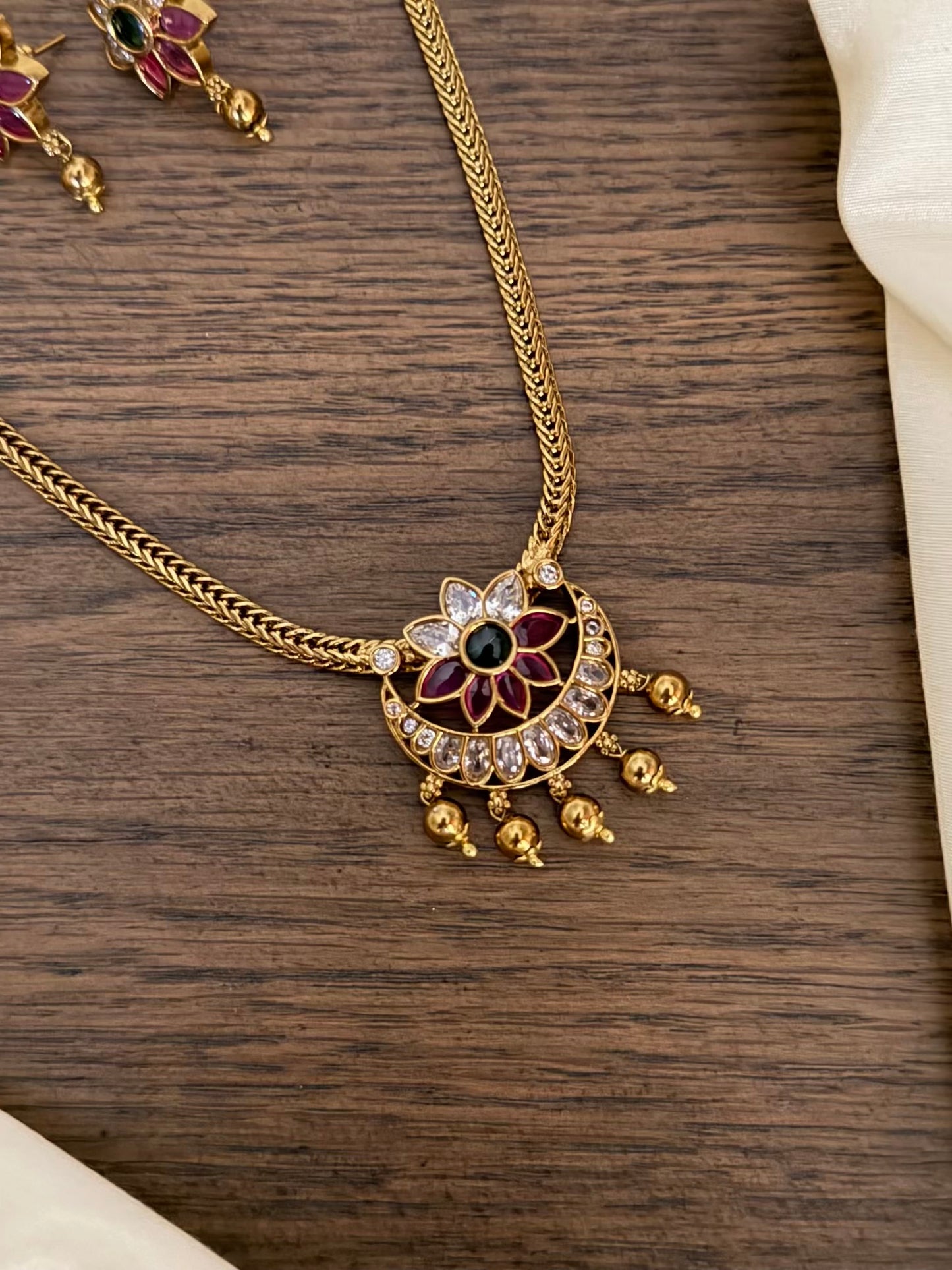 Floral Chaand attigai necklace set