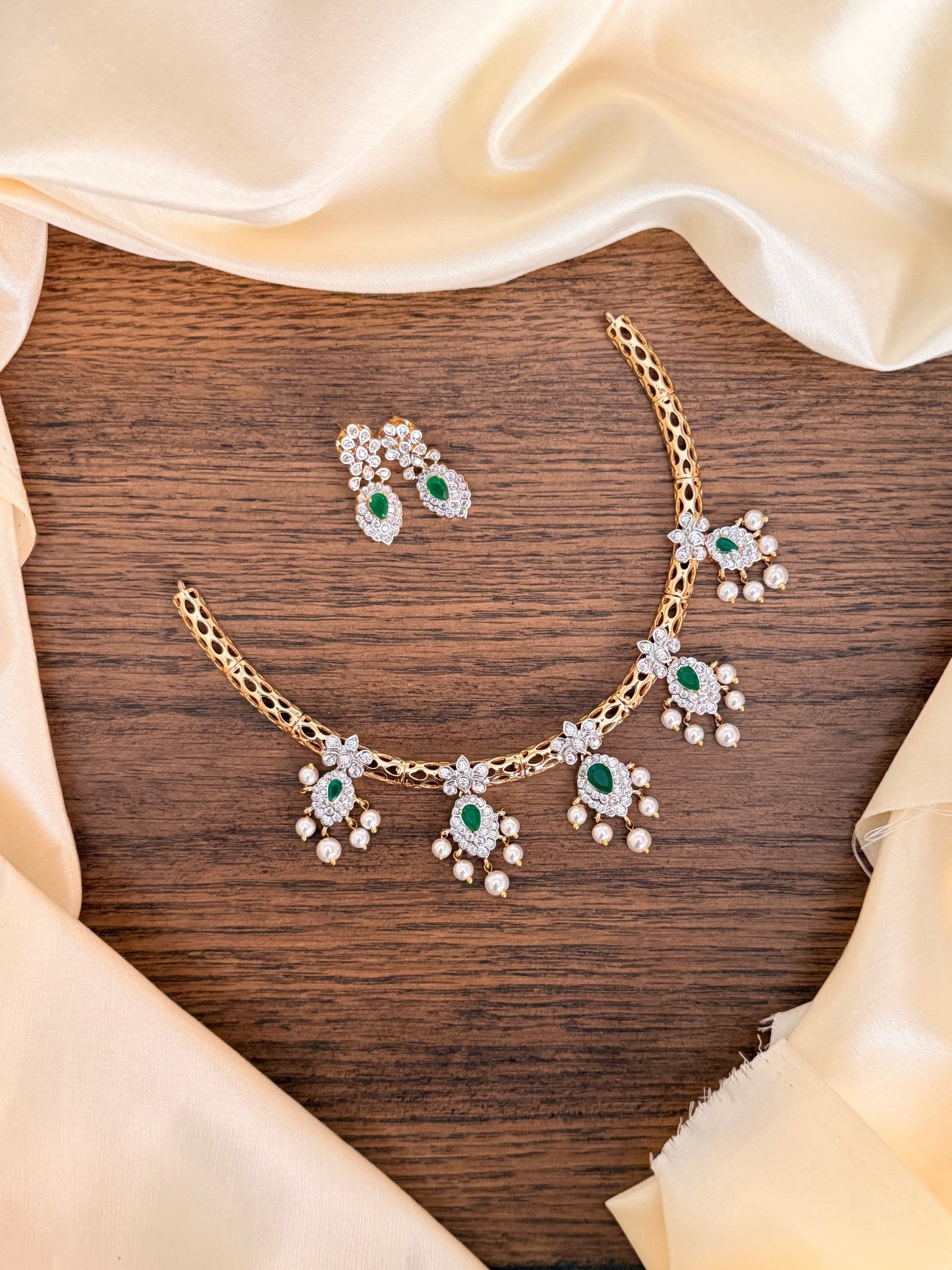 Dual Tone AD Emerald & Pearl Kanti Necklace Set