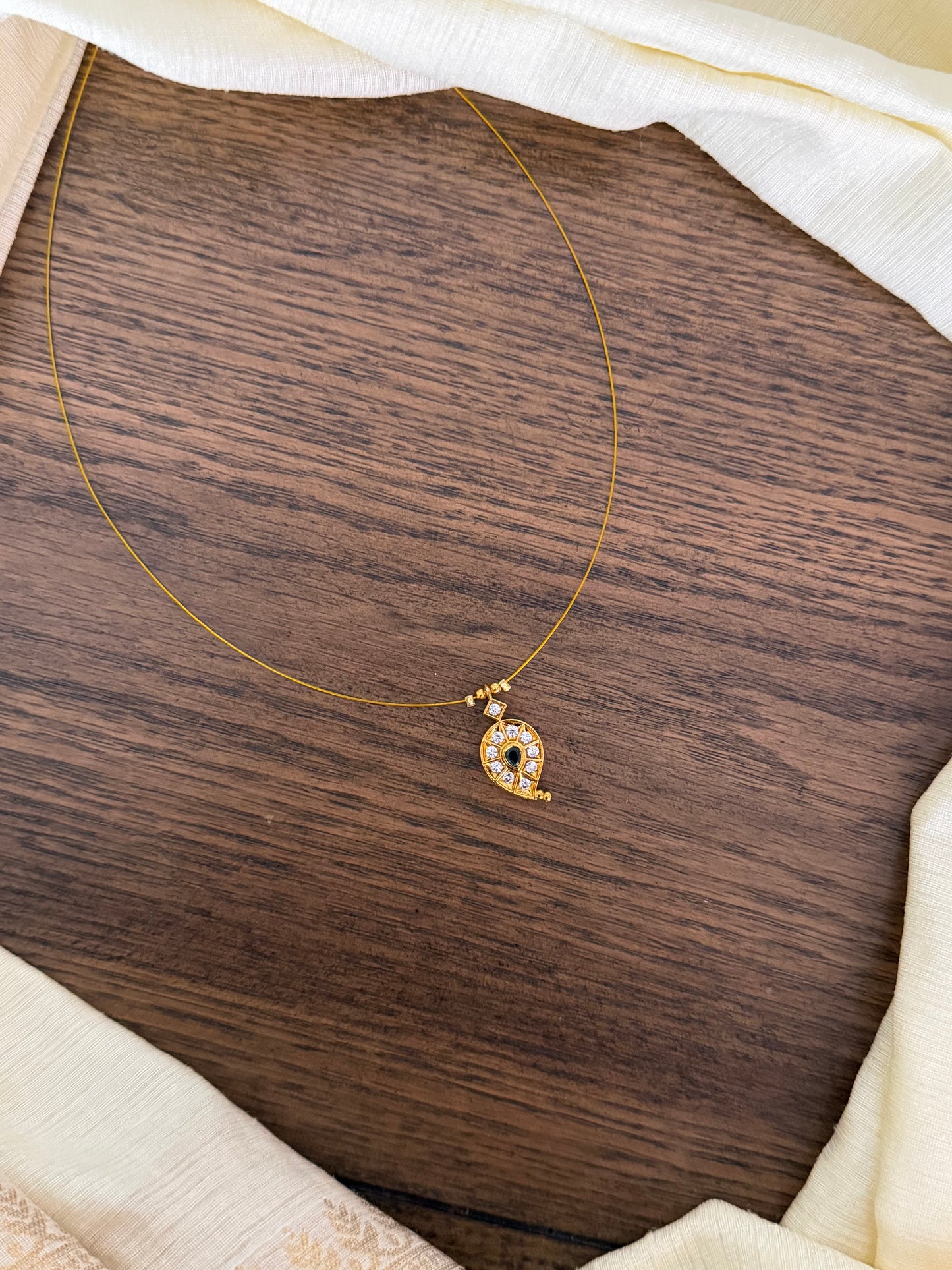 Dainty Single Mango Leaf Invisible Necklace