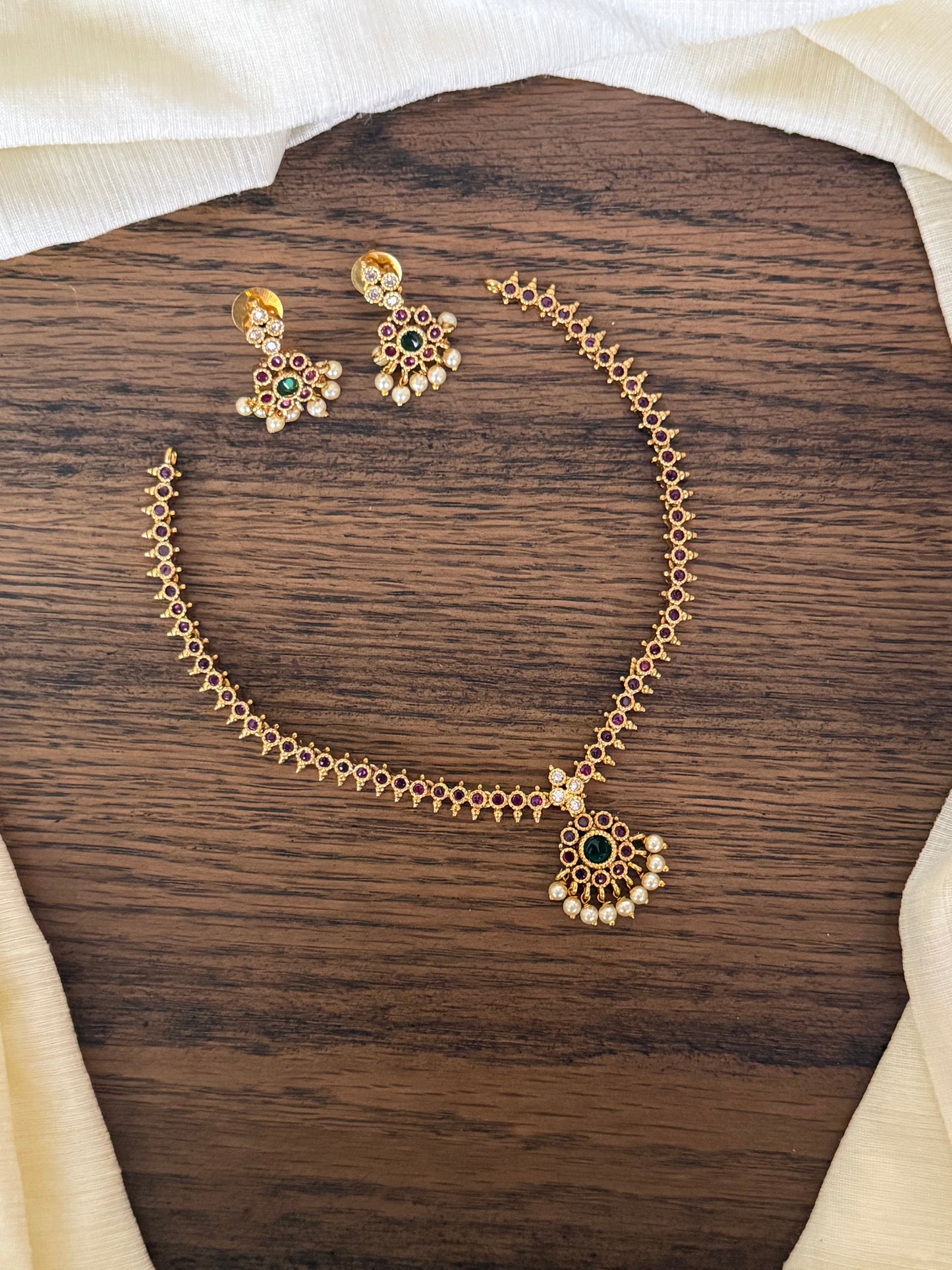 Minimalist Antique Gold Kemp Stone Choker Necklace Set with Pearl Drops