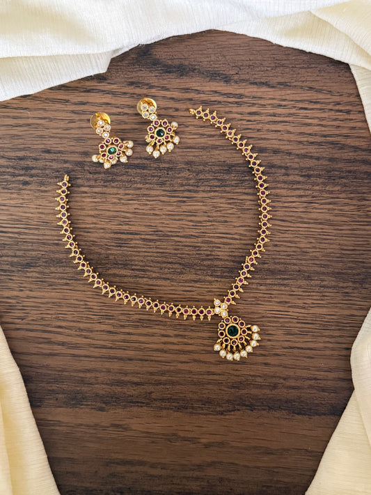 Minimalist Antique Gold Kemp Stone Choker Necklace Set with Pearl Drops
