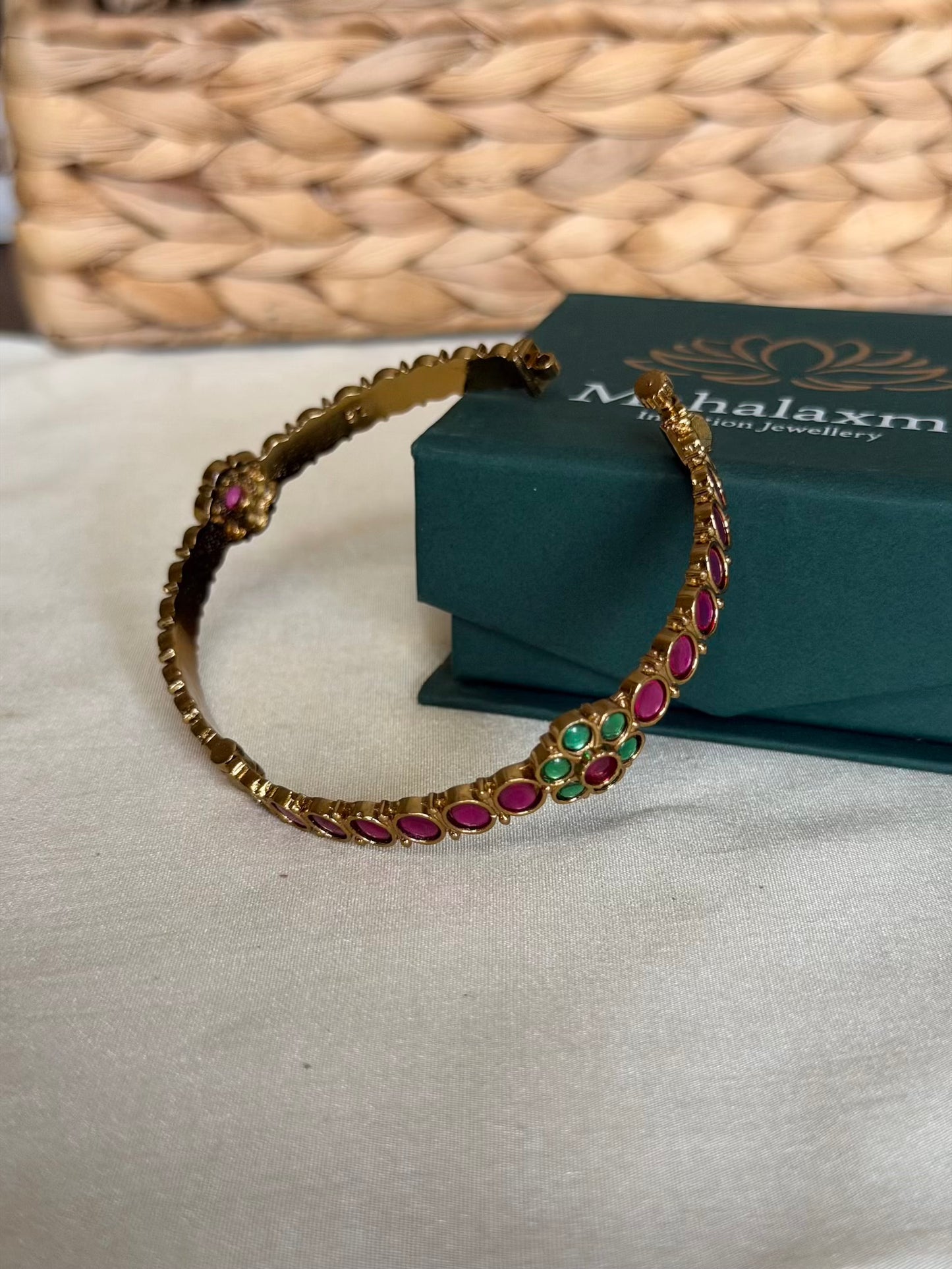 Openable Floral Kemp Kada