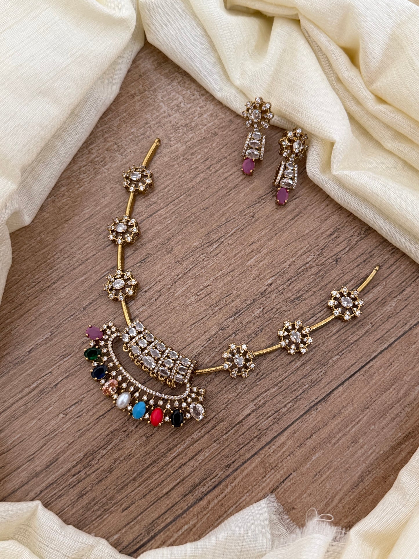 Trending Victorian Multicolour Necklace Set