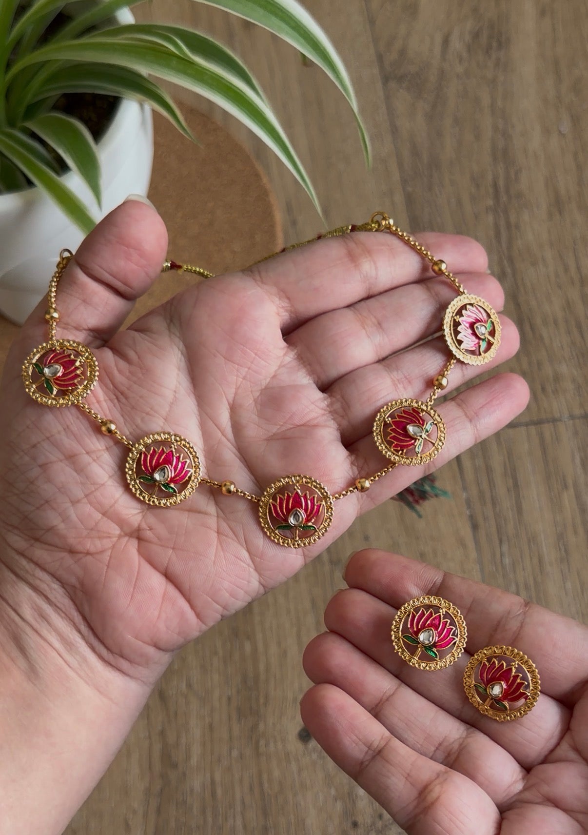 Lotus Trending Necklace Set