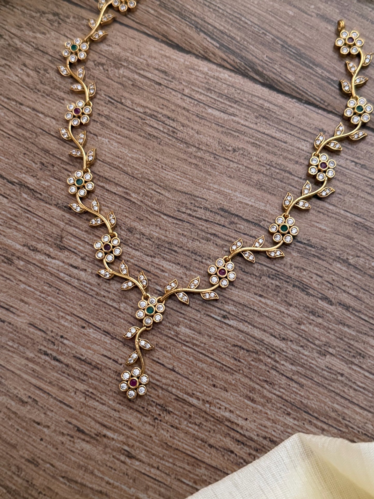 Gorgeous gold-toned floral vine necklace set