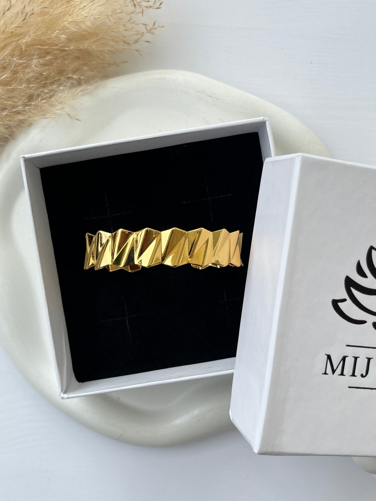 Lia Bracelet Cuff