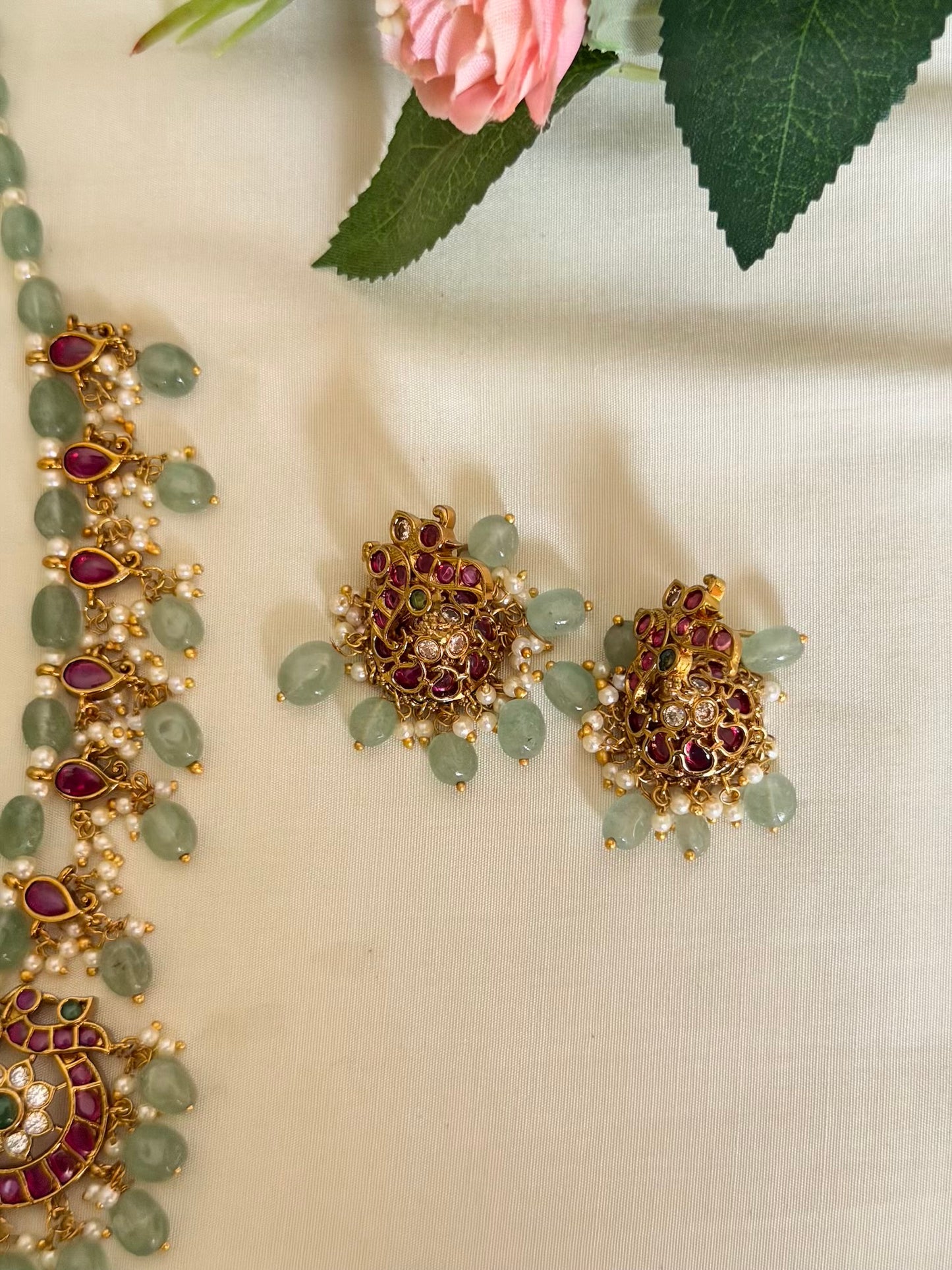 Kemp stone beaded necklace set