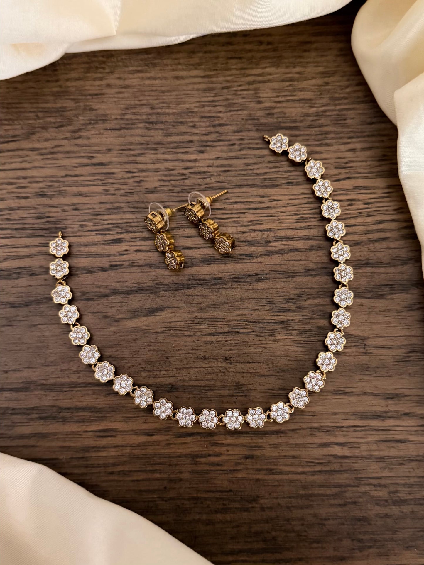 Floral line necklace set