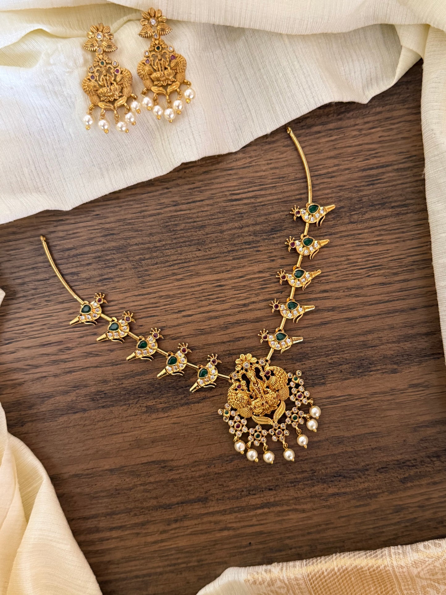 Flexible Lakshmi Devi Kanti Necklace Set